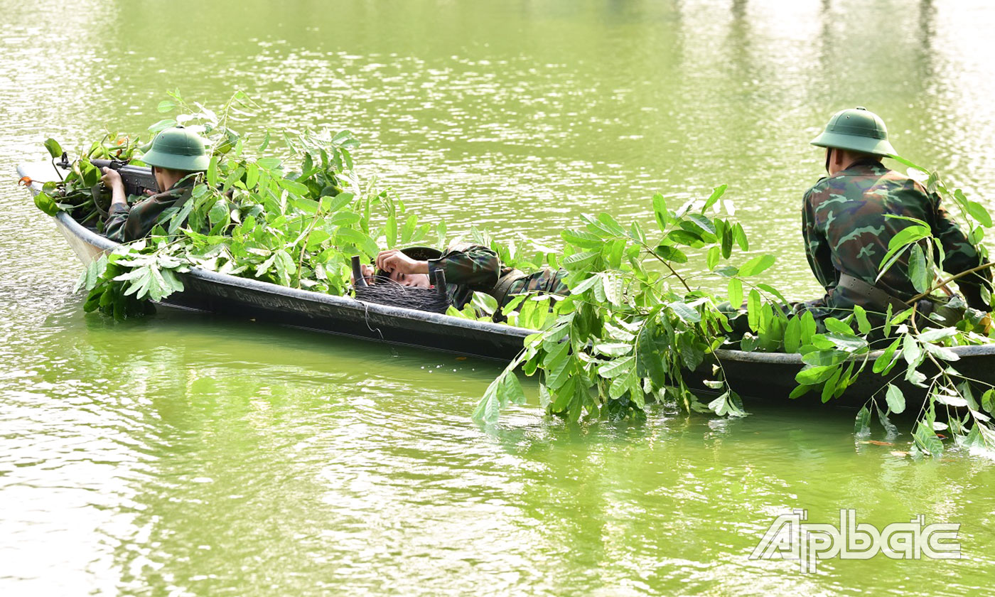 Cơ động chiến đấu trên địa bàn sông nước.