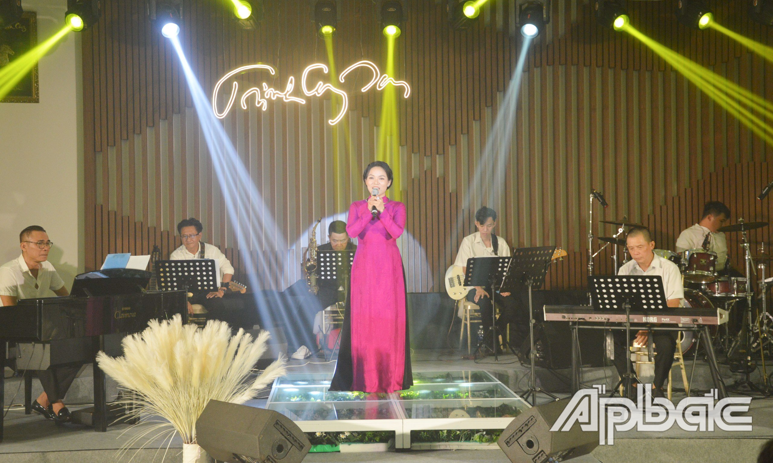 Các ca sĩ trình bày các tình khúc do nhạc sĩ Trịnh Công Sơn sáng tác.