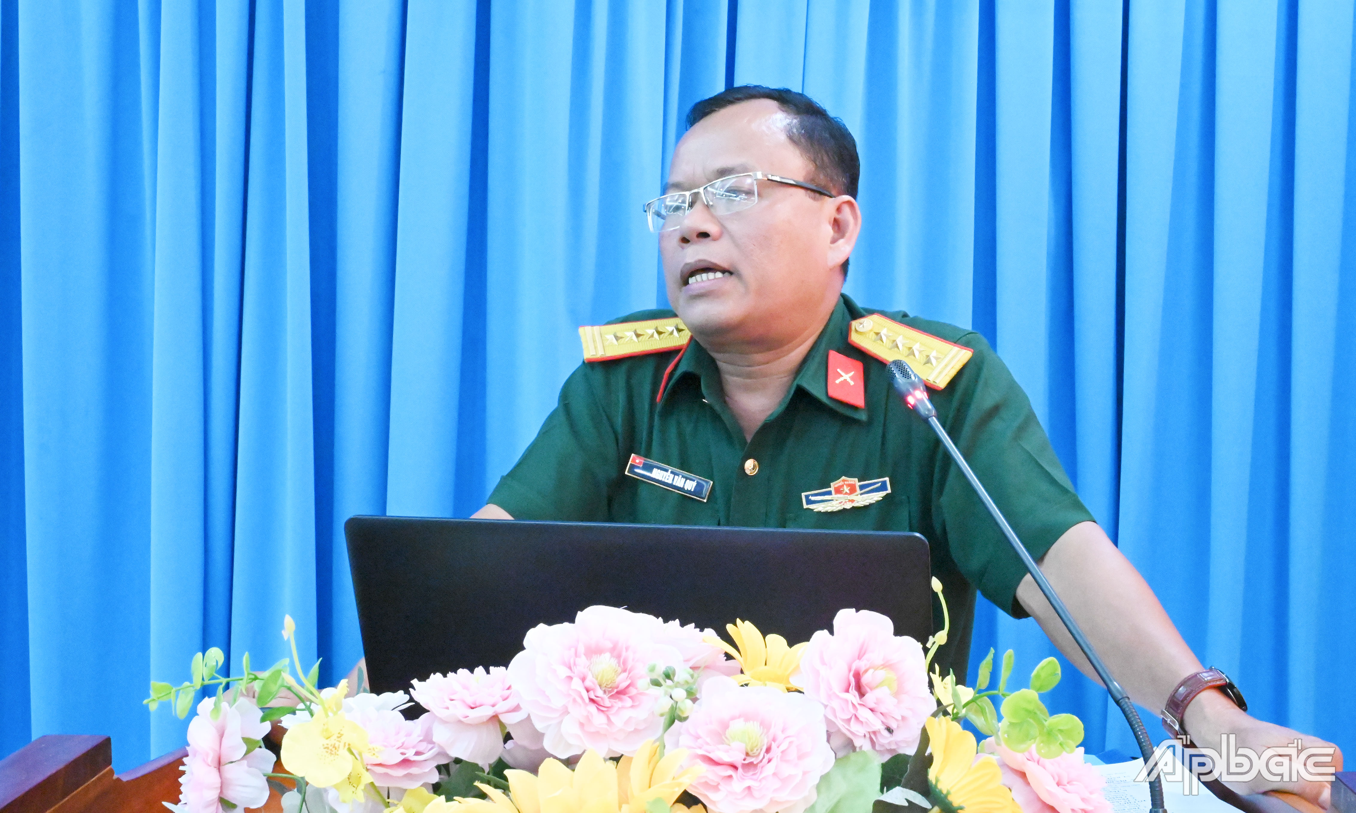 Đại tá Nguyễn Văn Quý báo cáo tại lớp tập luấn.