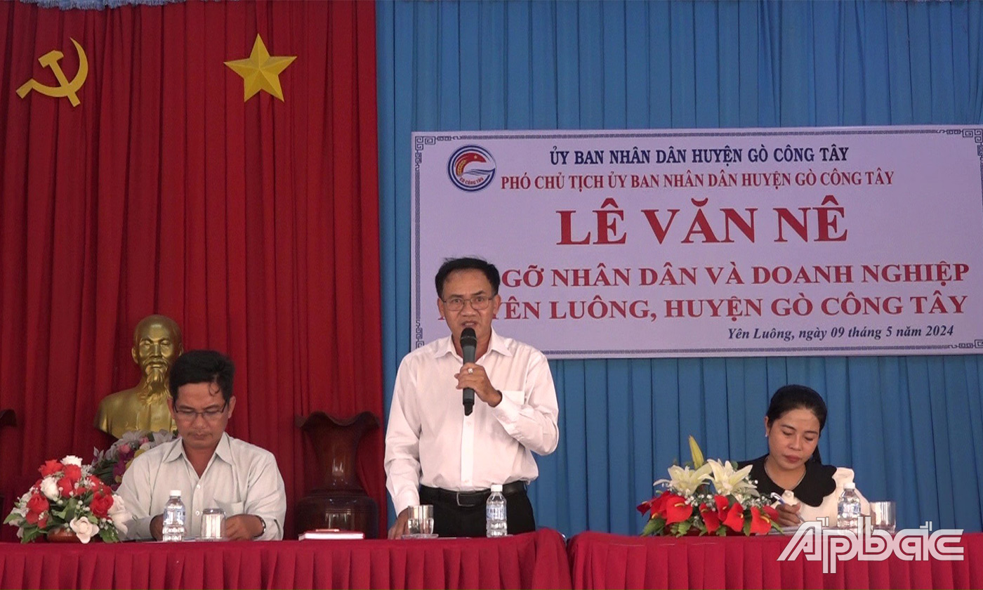 Đồng chí Lê Văn Nê phát biểu tại buổi gặp gỡ