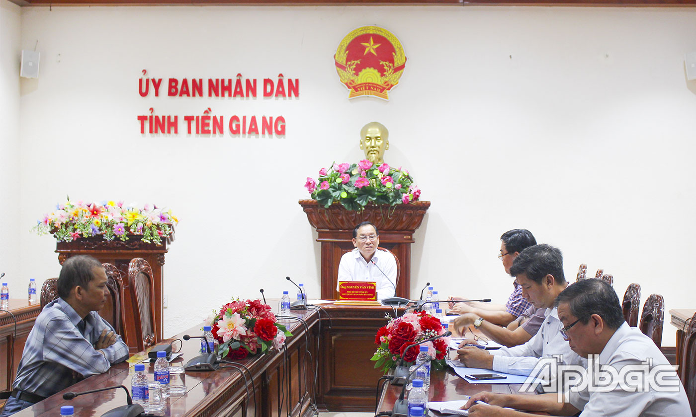 Quang cảnh buổi tiếp ông Hồ Quang Huấn (được cha là ông Hồ Quang Cung ủy quyền) 