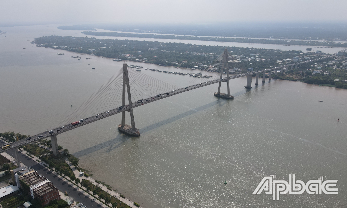 Cấm&nbsp;xe tải từ 3 trục trở lên lưu thông qua cầu Rạch Miễu vào thời gian cao điểm hằng ngày