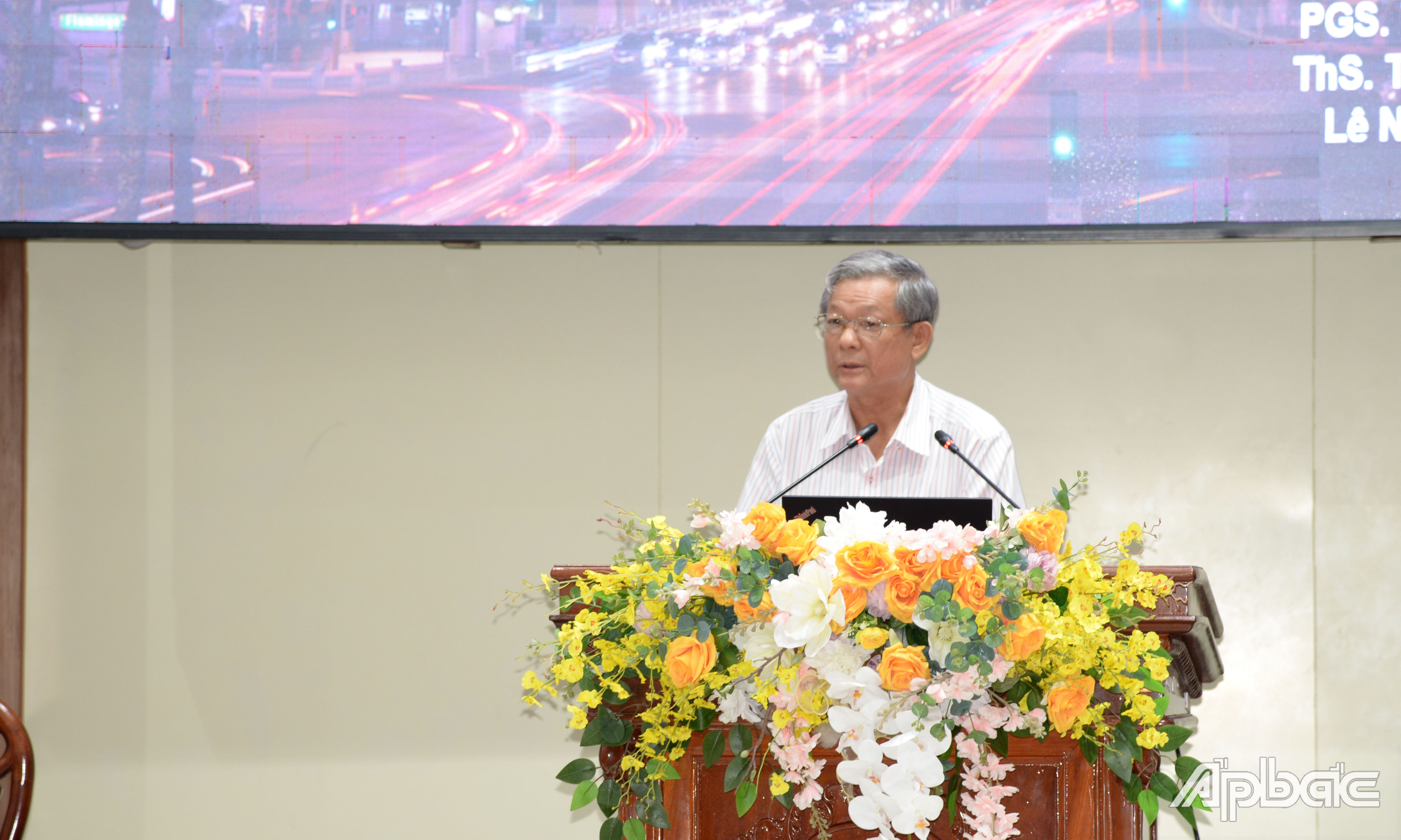 Các chuyên gia phát biểu tham luận tại hội thảo.