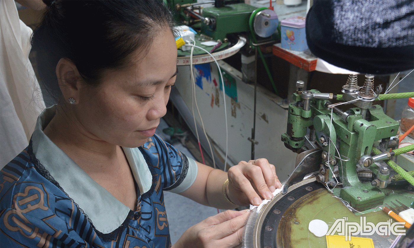 May áo lên đòi hỏi sự tỉ mỉ.