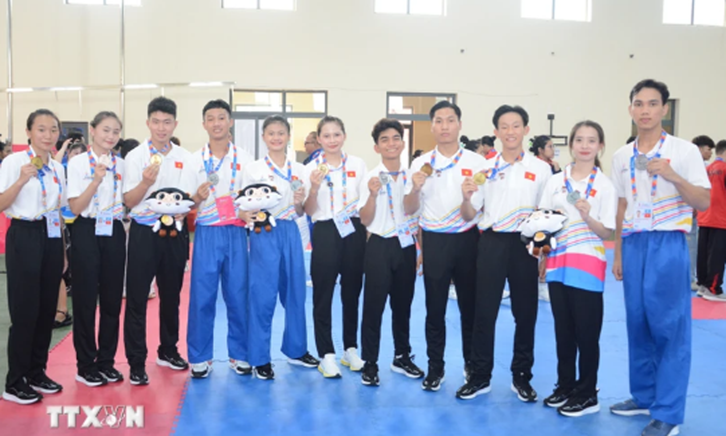 Các vận động viên Việt Nam đoạt Huy chương trong ngày thi đấu thứ 3. (Ảnh: Văn Dũng/TTXVN)