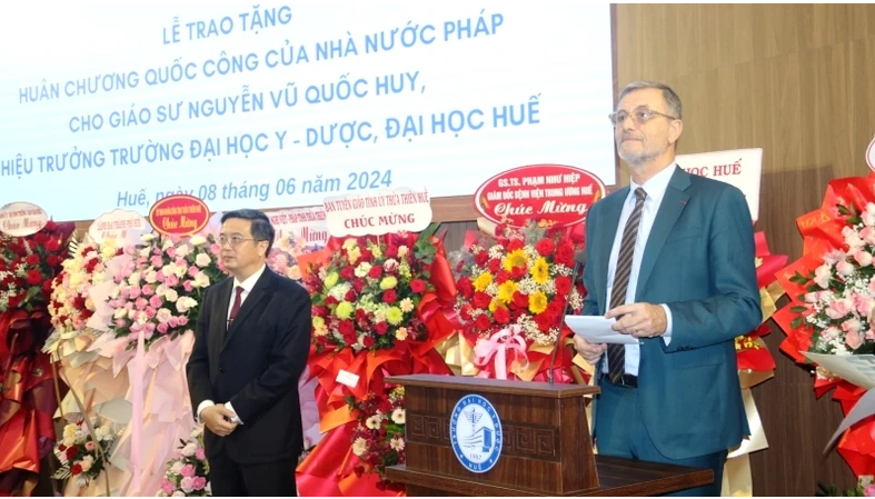 Đại sứ Cộng hòa Pháp tại Việt Nam Olivier Brochet phát biểu tại buổi lễ.