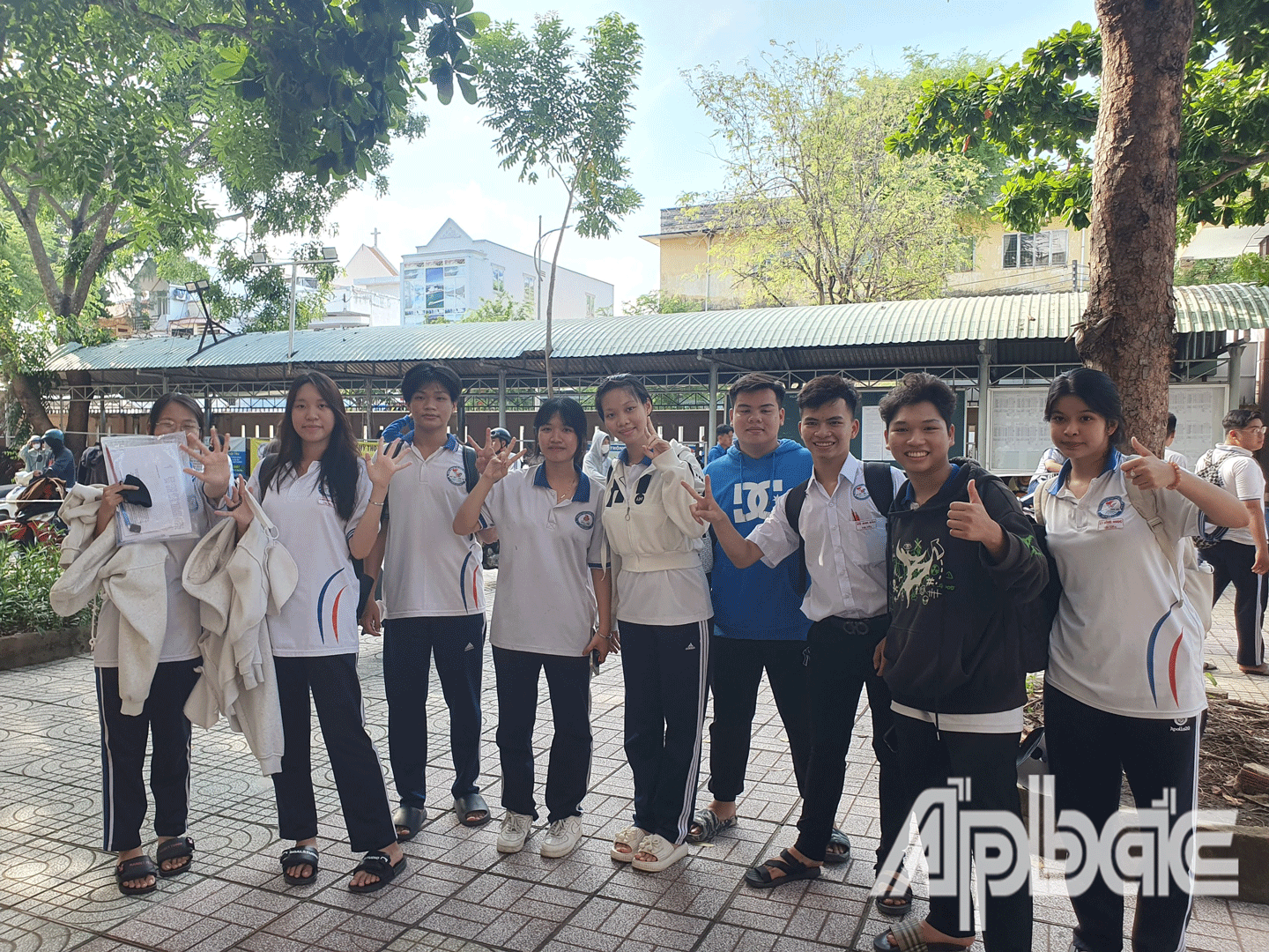 TS phấn khởi sau khi kết thúc kỳ thi tốt nghiệp THPT năm 2024.