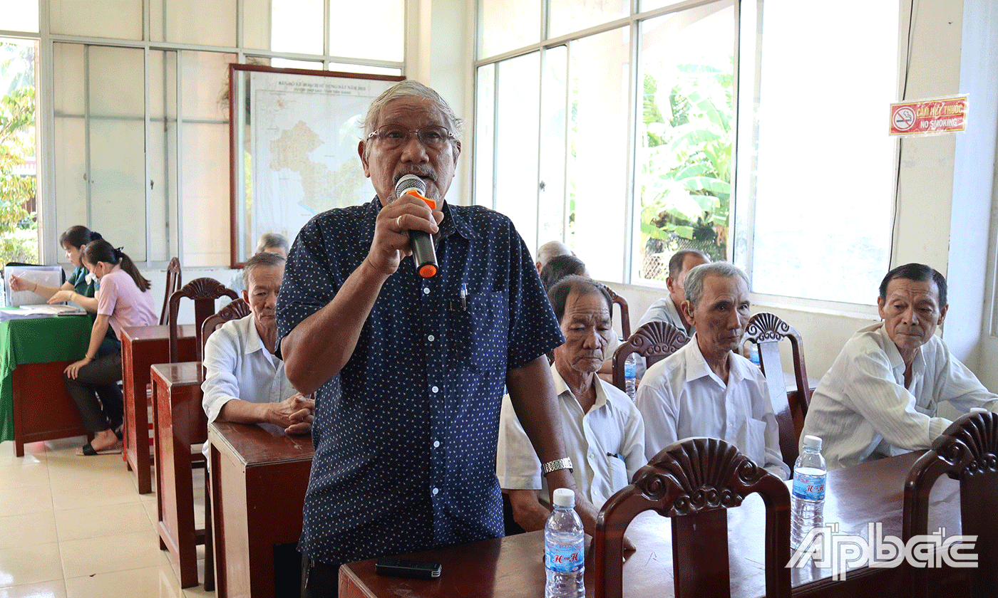 Cử tri phát biểu ý kiến.