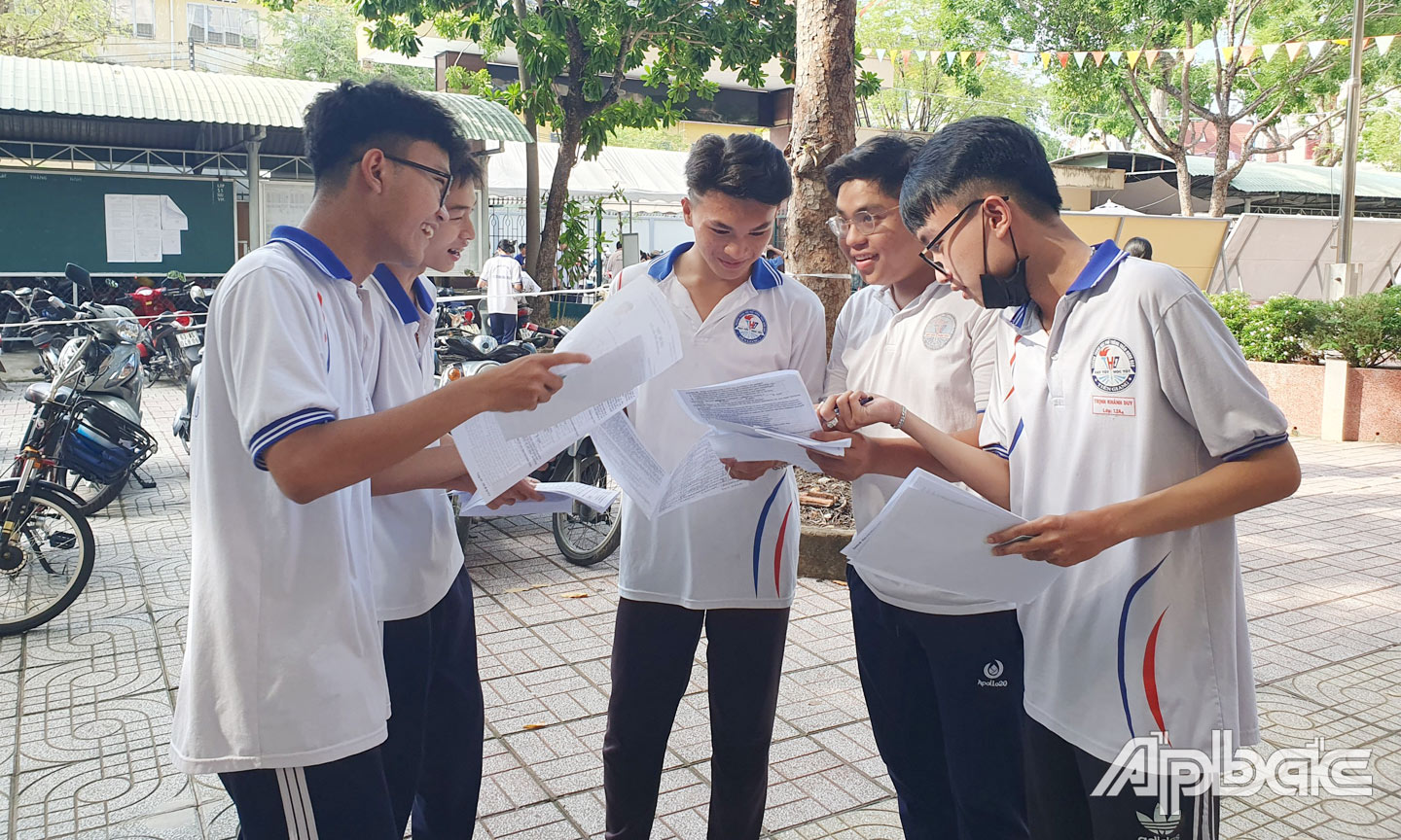 TS dự thi tốt nghiệp THPT năm 2024 tại điểm thi Trường THCS Lê Ngọc Hân, TP. Mỹ Tho.