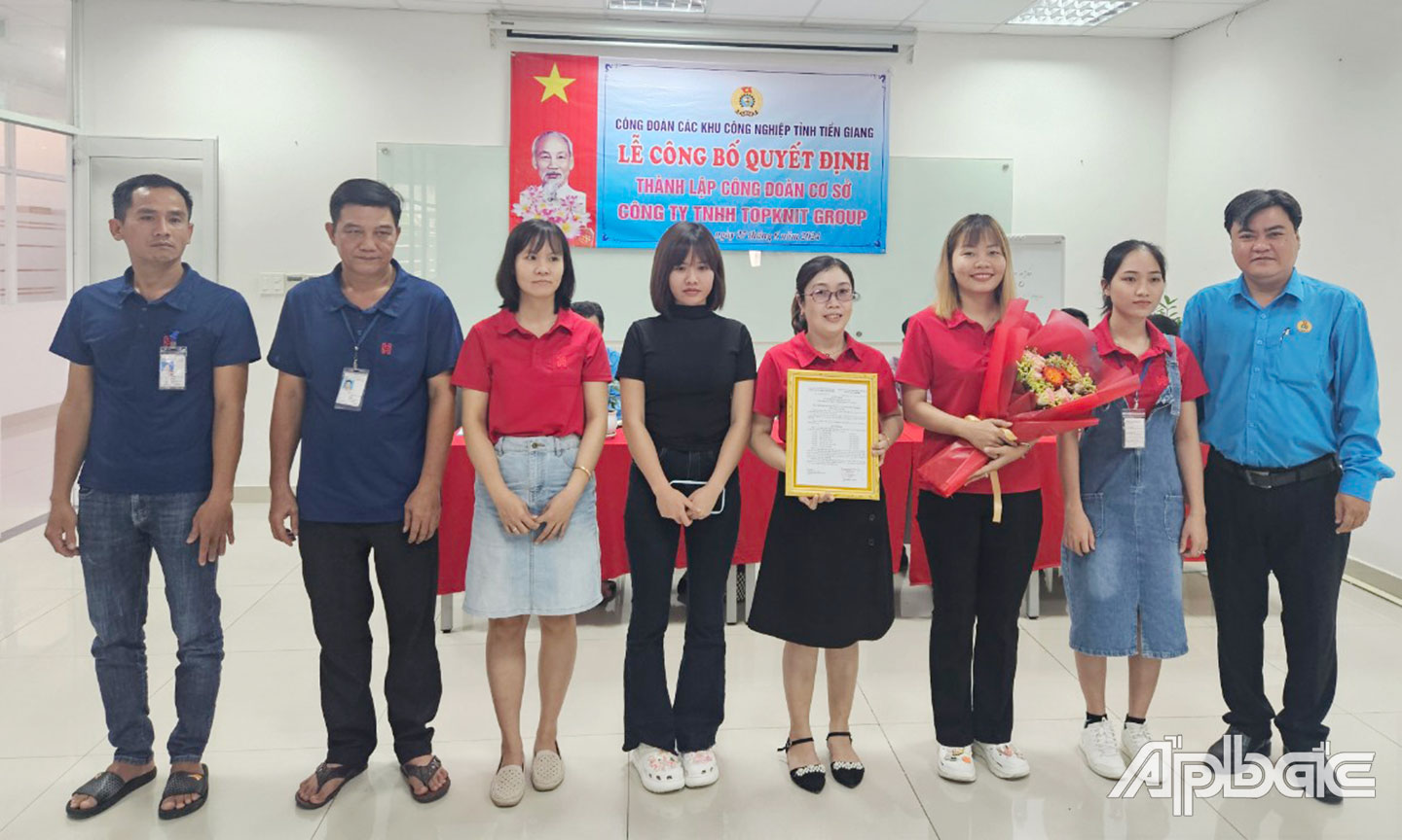 CĐ các Khu công nghiệp tỉnh Tiền Giang tổ chức thành lập CĐCS Công ty TNHH Topknit Group (Khu công nghiệp Long Giang, huyện Tân Phước).