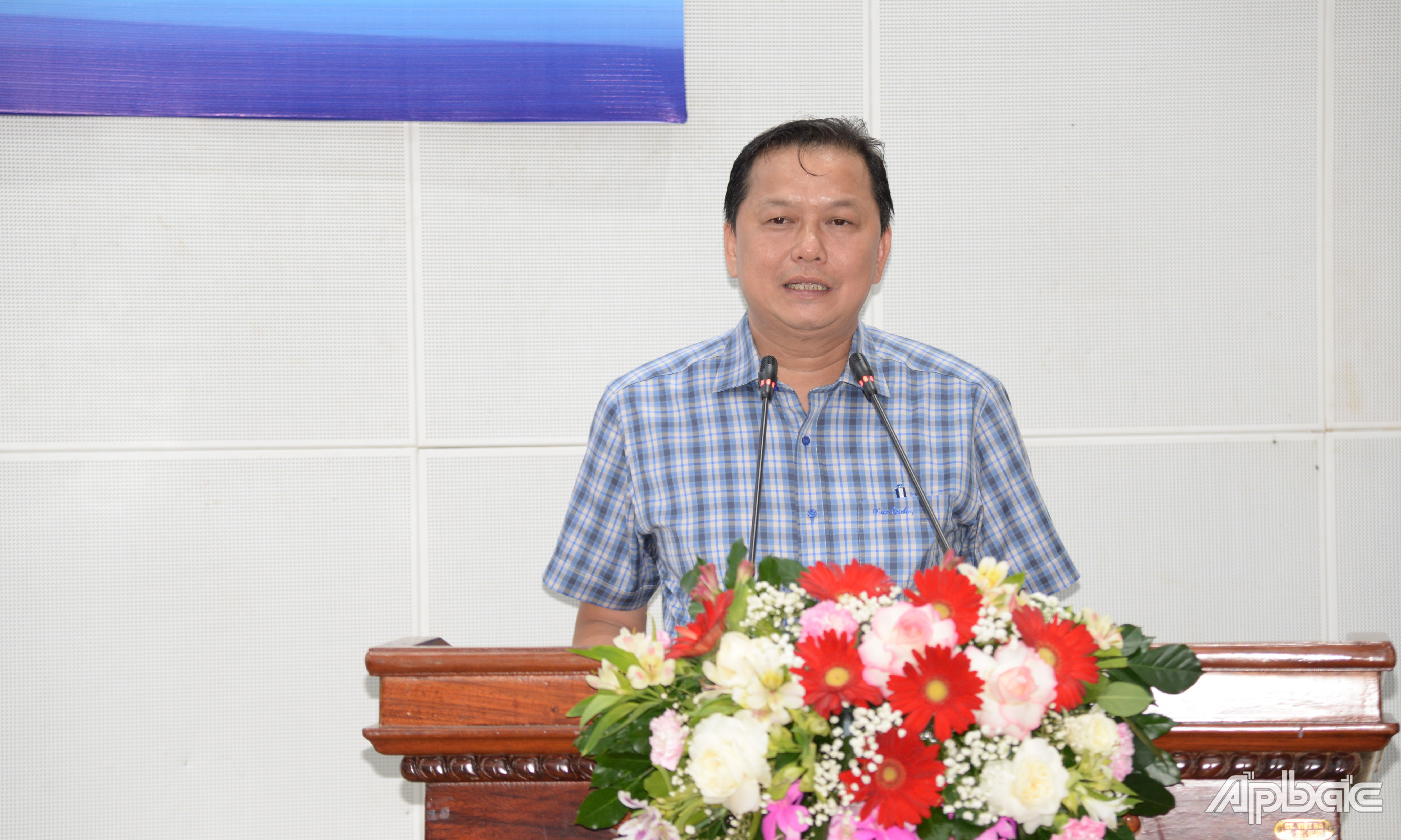 Giám đốc Sở KH&ĐT Nguyễn Đình Thông báo cáo tình hình thực hiện đầu tư công trong những tháng đầu năm.