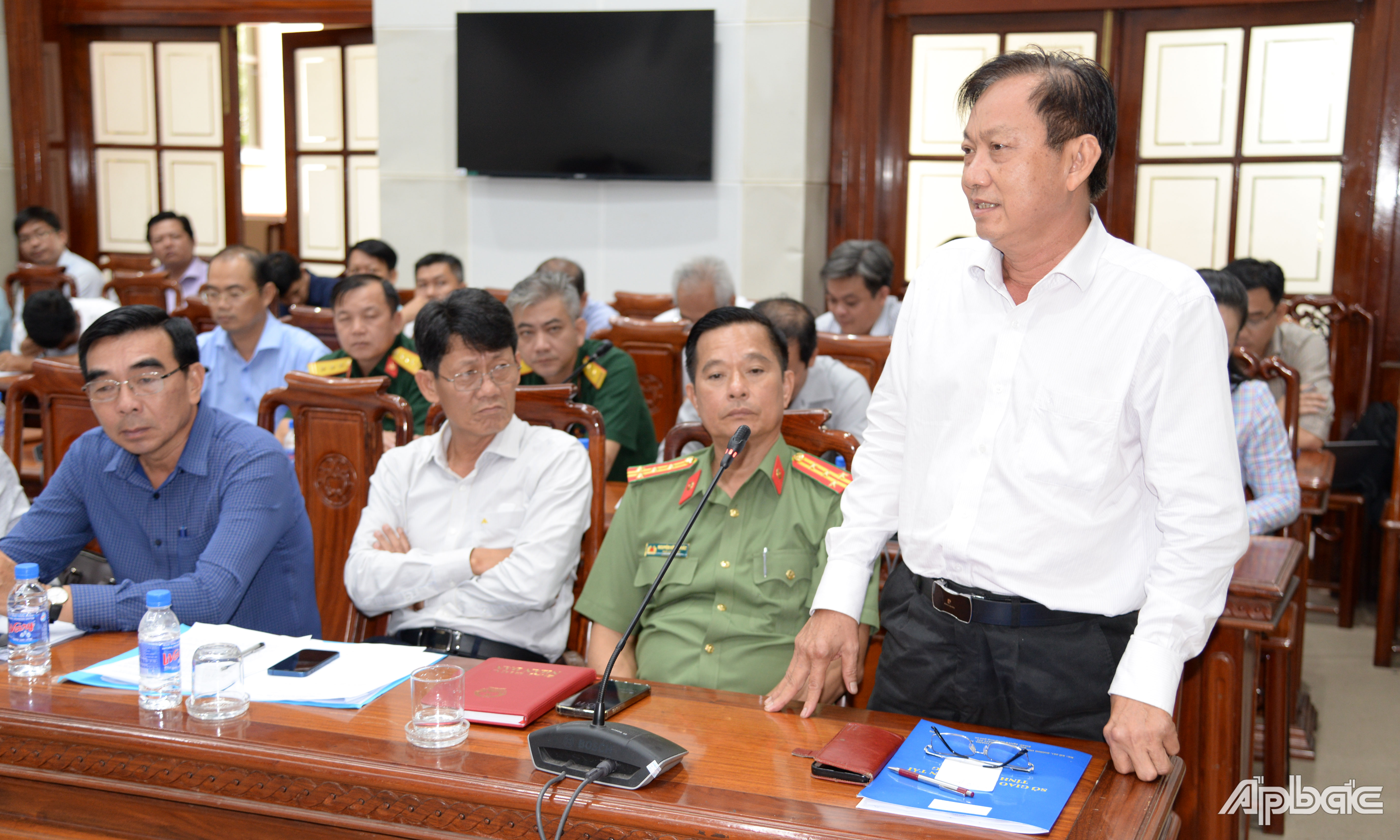 Giám đốc Sở Giao thông Vận tải Trần Văn Bon phát biểu tại hội nghị.