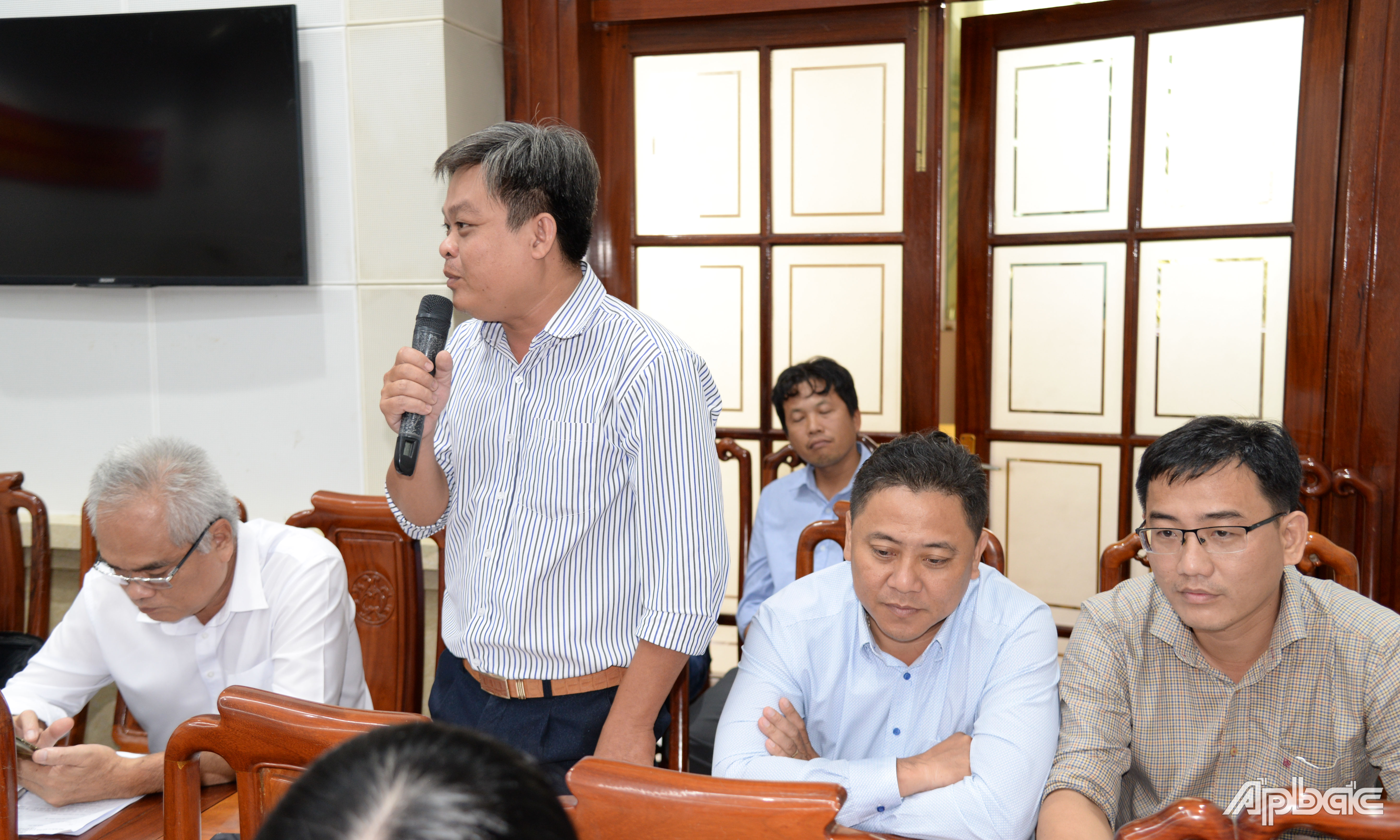 Các đơn vị tư vấn báo cáo tại hội nghị.