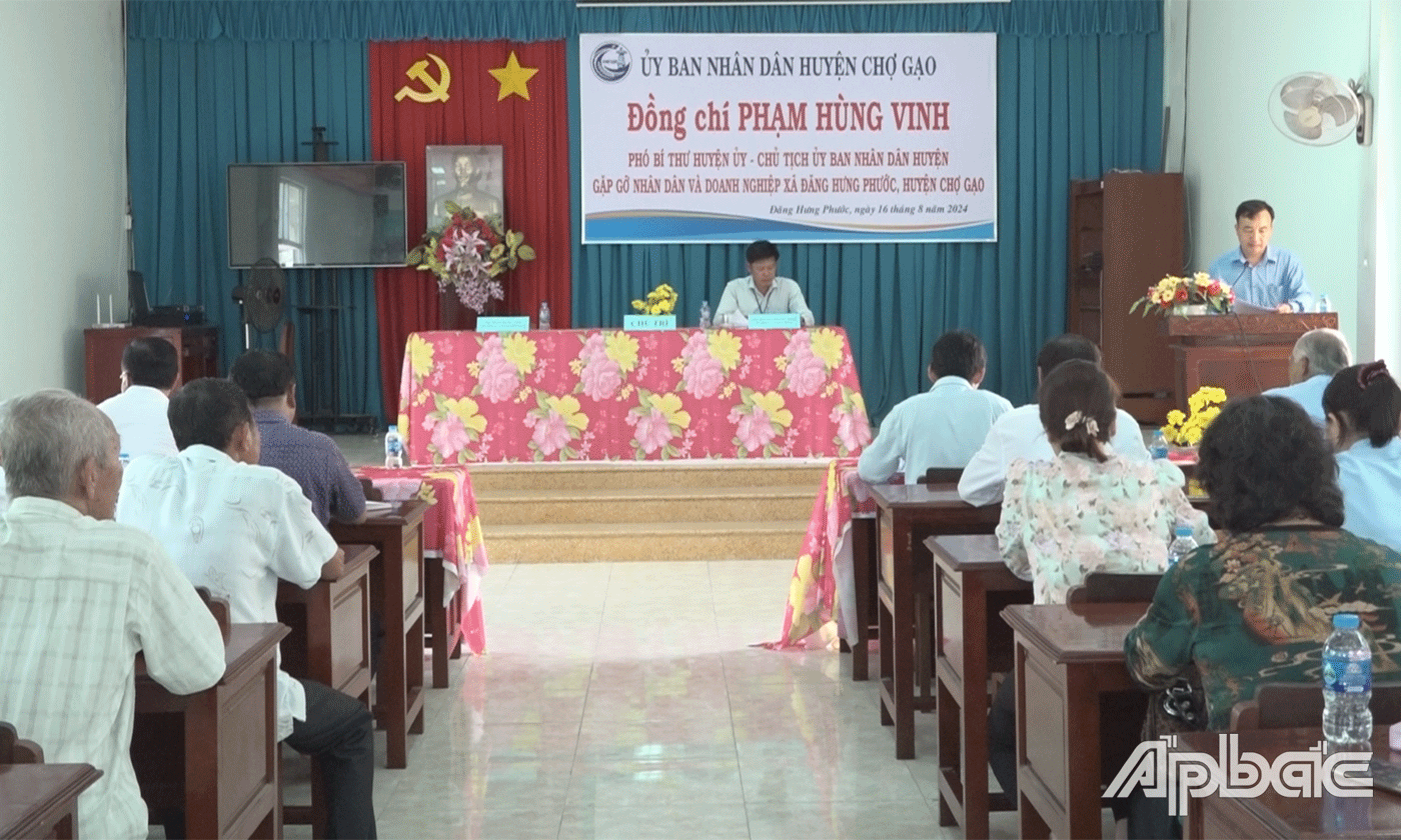 Chủ tịch UBND huyện Chợ Gạo Phạm Hùng Vinh phát biểu.