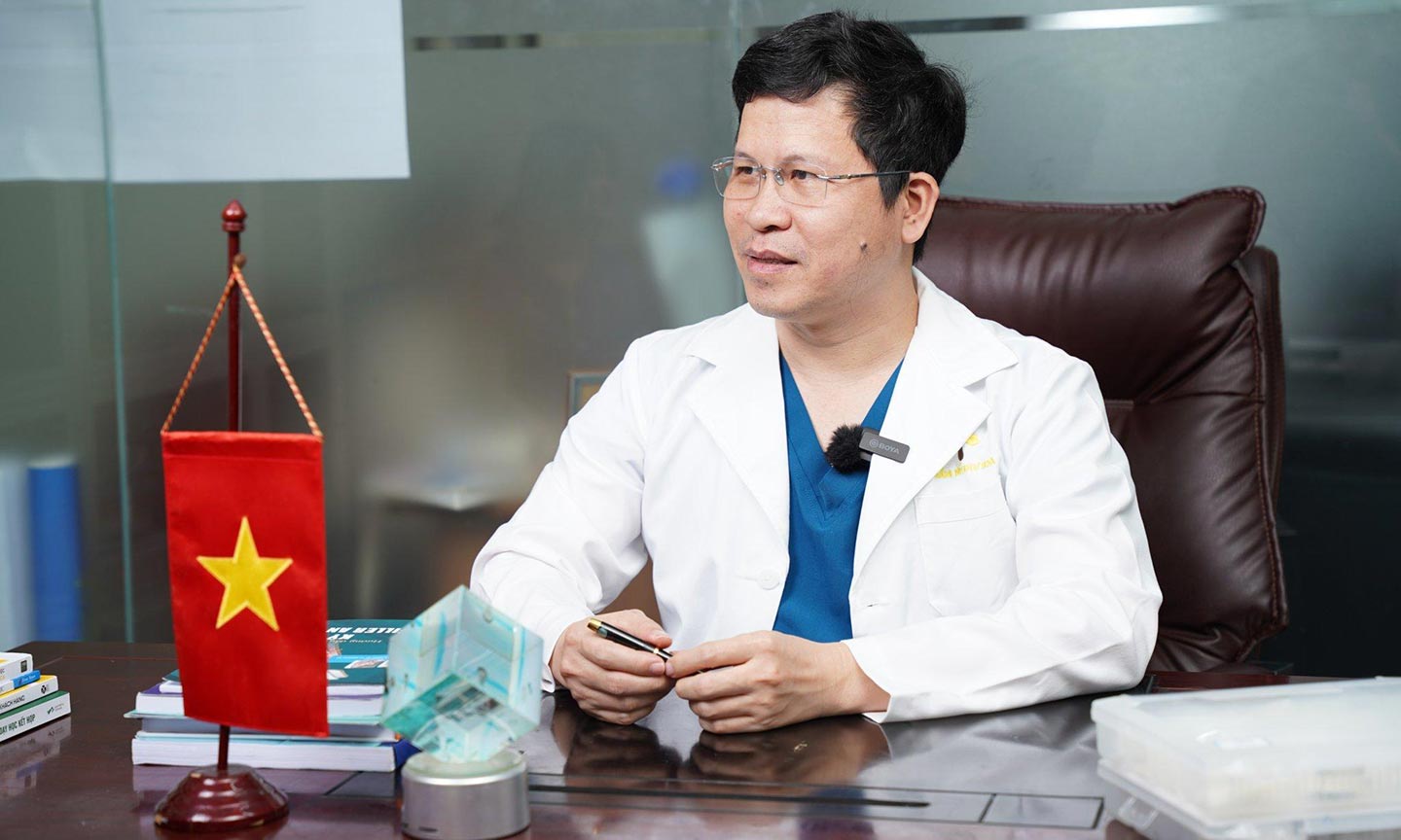 Liên hệ Tiến sĩ Bác sĩ Tống Hải để tư vấn dáng mũi phù hợp.