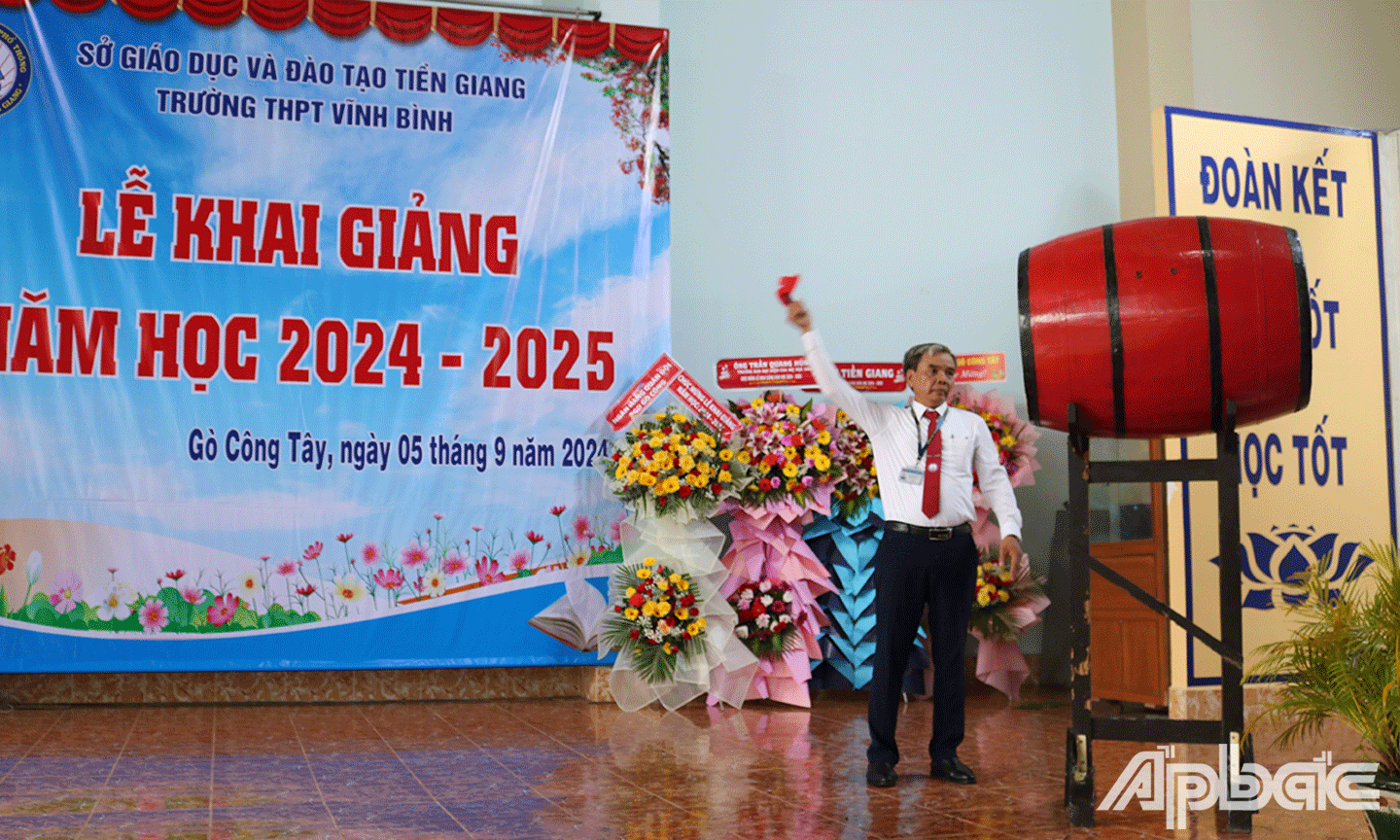 Thầy Châu Minh Sơn Hiệu trưởng Trường THPT Vĩnh Bình Diễn văn tại Lễ khai giảng