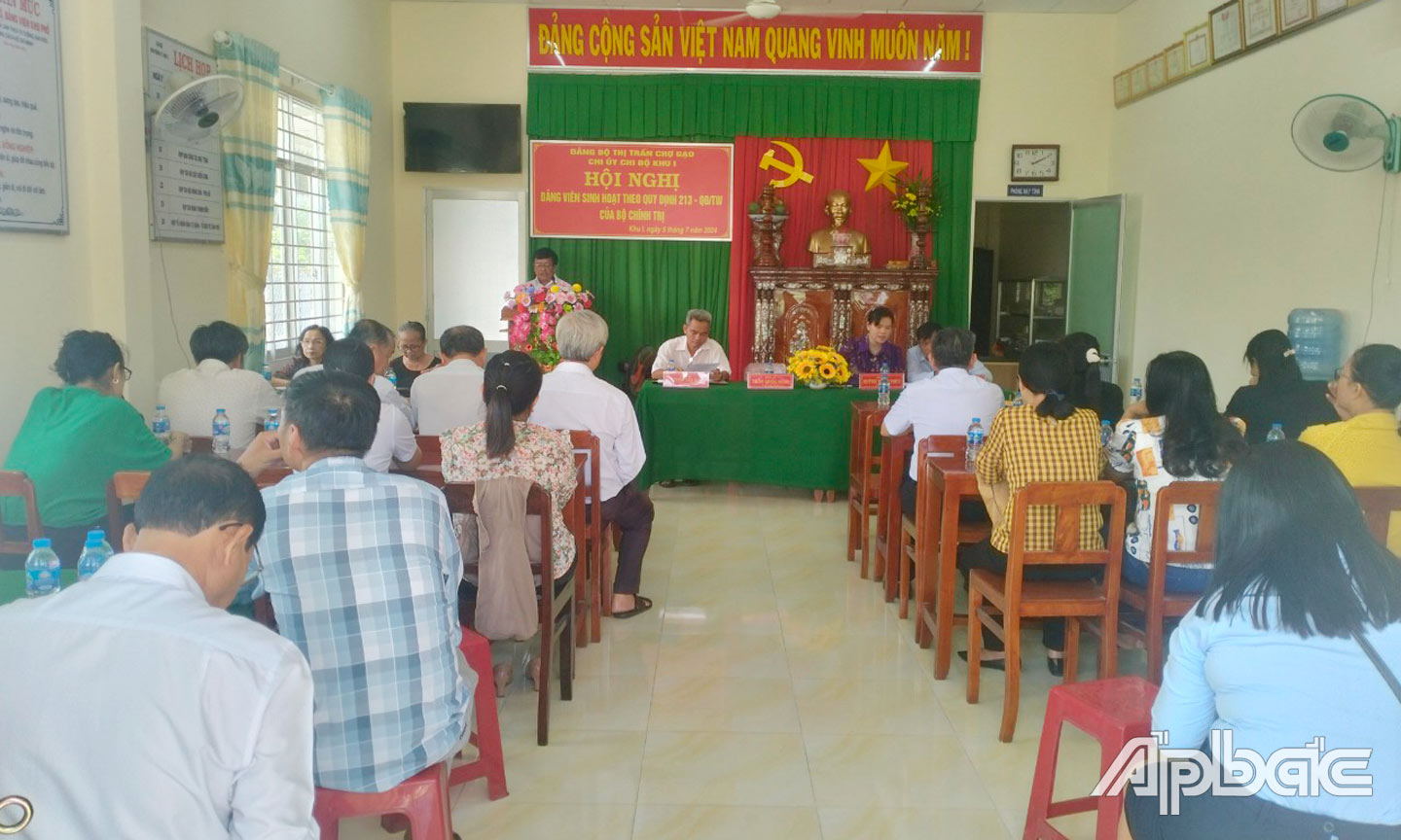 Đông đảo Đảng viên 213 dự sinh hoạt tại khu 1, thị trấn Chợ Gạo.