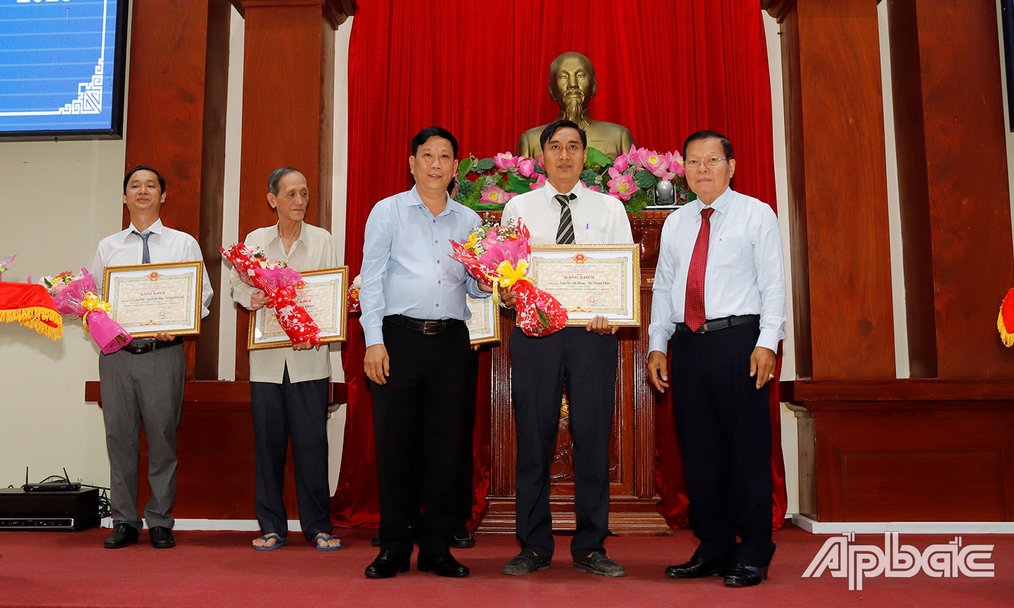 Thạc sĩ Nguyễn Anh Hùng tại Hội nghị tổng kết và trao giải Hội thi Sáng tạo kỹ thuật tỉnh Tiền Giang lần thứ XV (2022 - 2023).