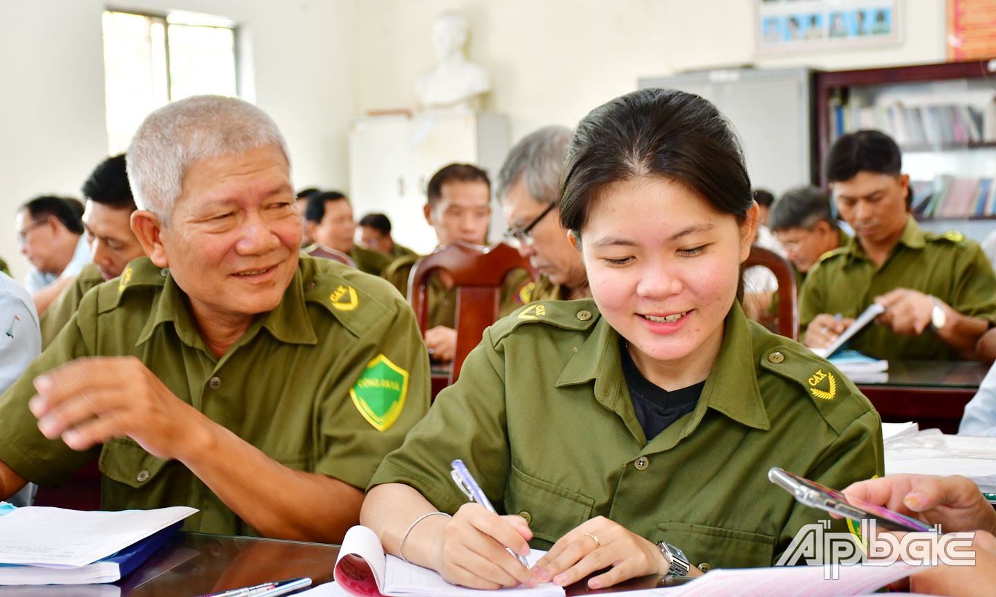 Bùi Tiểu Vy, Tổ phó Tổ bảo vệ ANTT ở cơ sở ấp Tân Phong, xã Tân Lý Tây, huyện Châu Thành tham gia tập huấn nghiệp vụ.