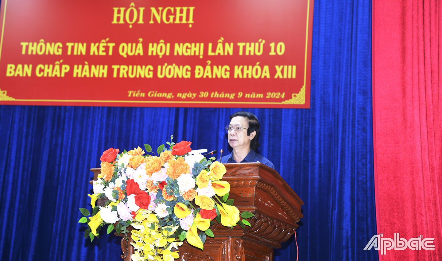 Đồng chí Nguyễn Văn Danh, Bí thư Tỉnh ủy thông báo nhanh kết quả Hội nghị lần thứ 10 của Ban Chấp hành Trung ương Đảng khóa XIII