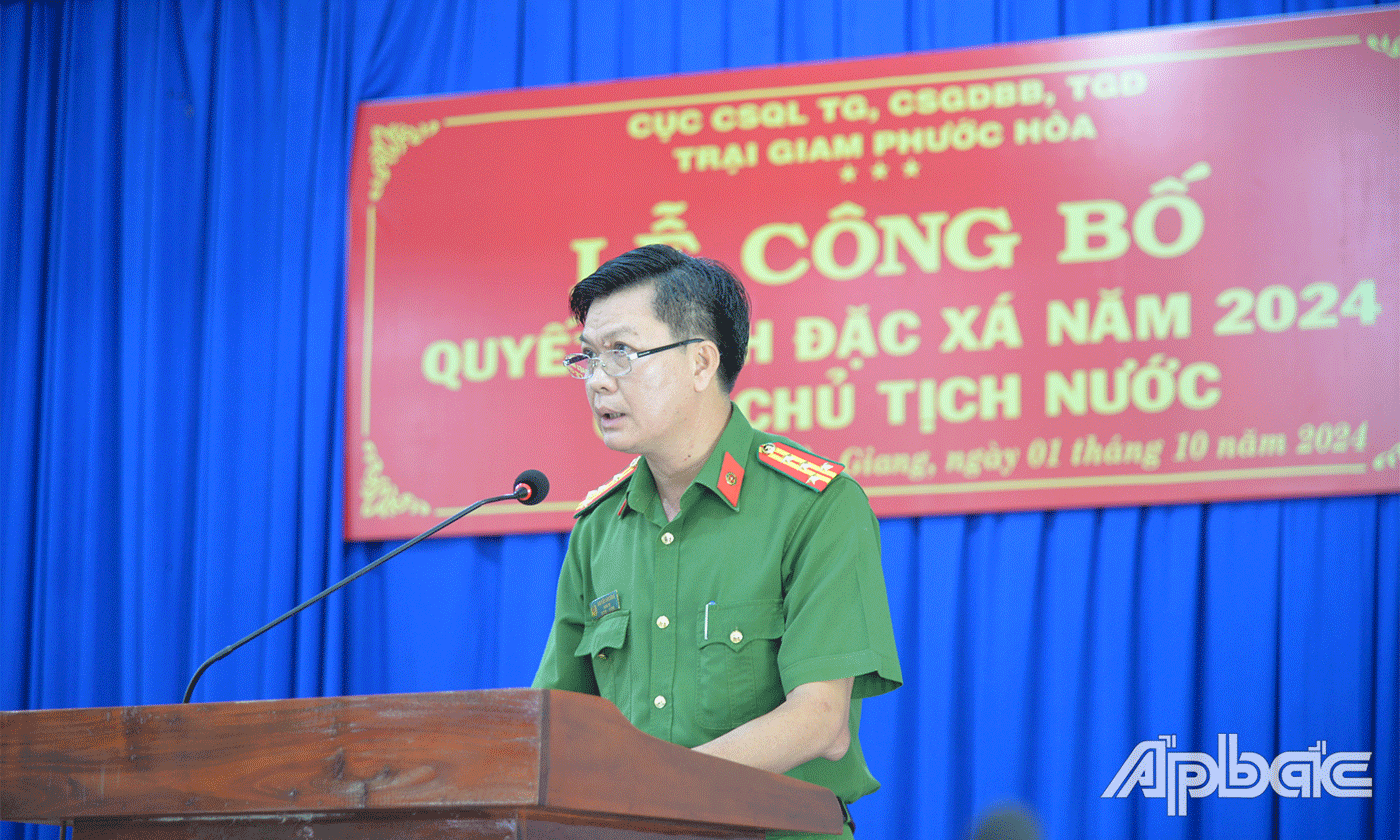 Đại tá Nguyễn Văn Đông, Giám thị Trại giam Phước Hòa phát biểu tại buổi lễ.