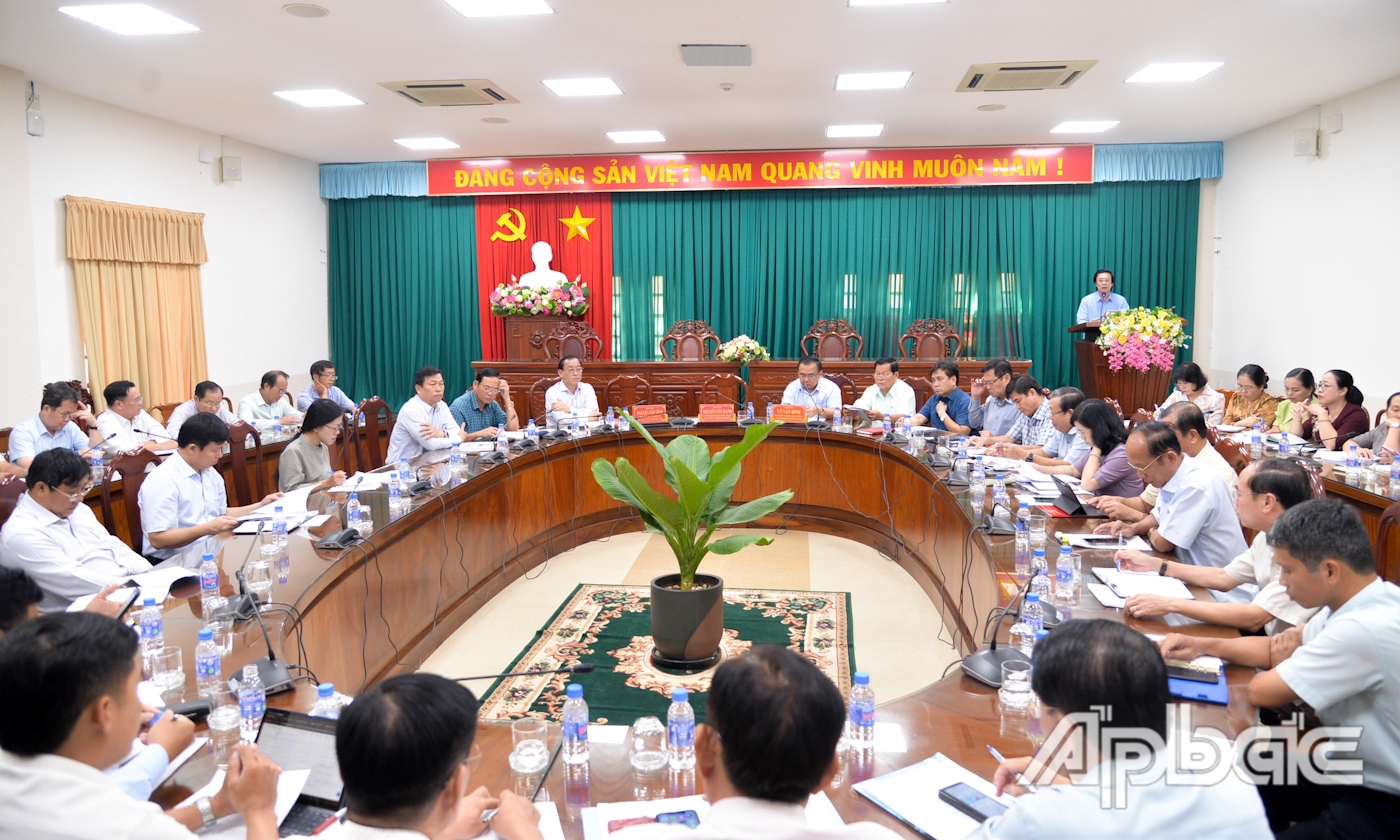 Quang cảnh buổi làm việc.