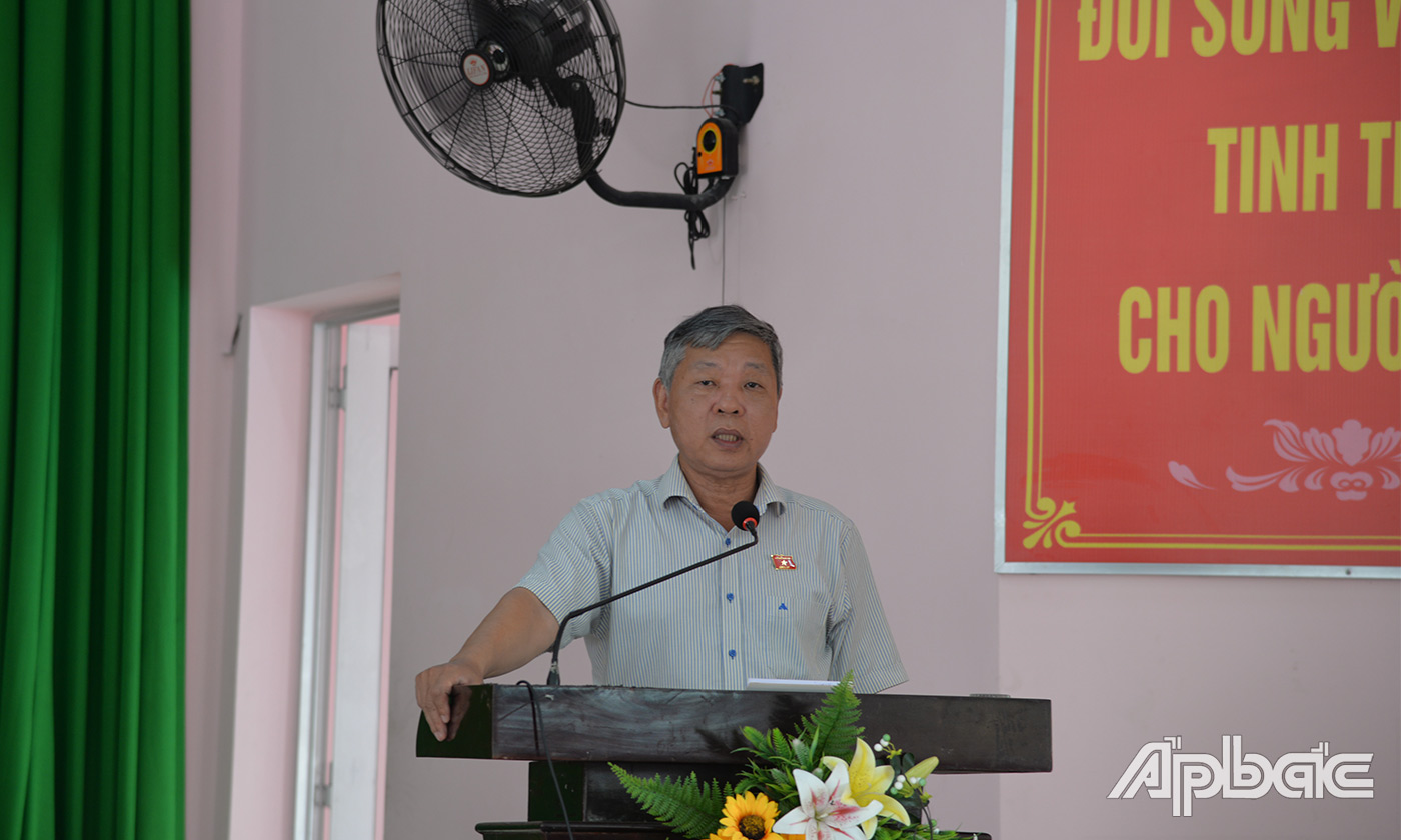 Đại biểu Nguyễn Hoàng Mai trả lời các ý kiến của cử tri