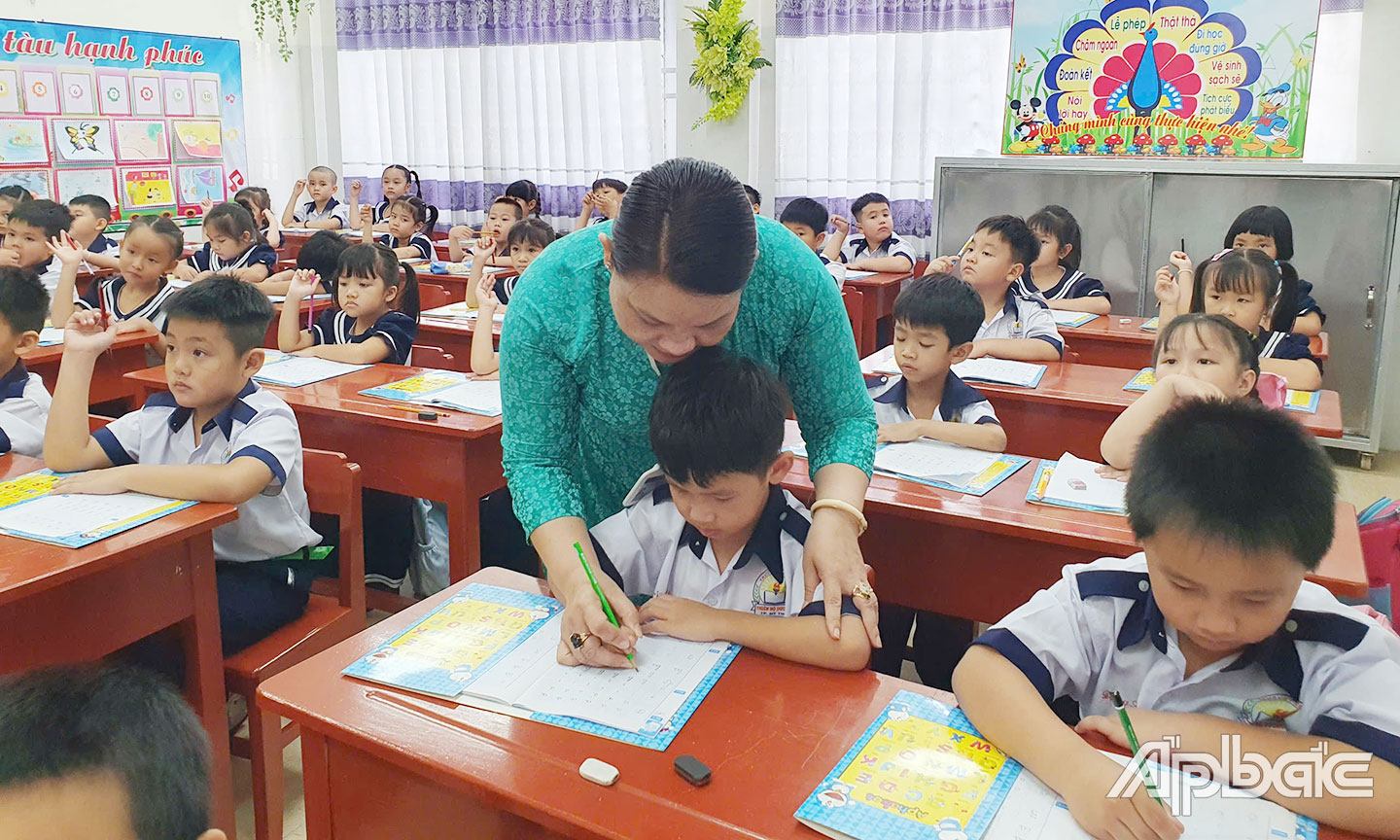 Những năm qua, đội ngũ giáo viên tỉnh Tiền Giang không ngừng nâng cao trình độ chuyên môn. Ảnh chụp tại Trường Tiểu học Thiên Hộ Dương, TP. Mỹ Tho. 