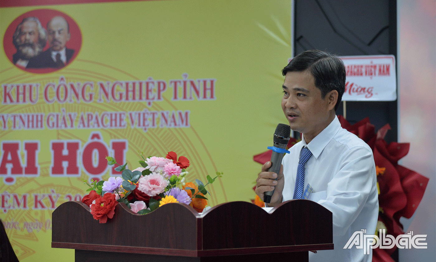 Đồng chí Trần Minh Diễn, Bí thư Đảng uỷ Các khu công nghiệp phát biểu tại Đại hội.