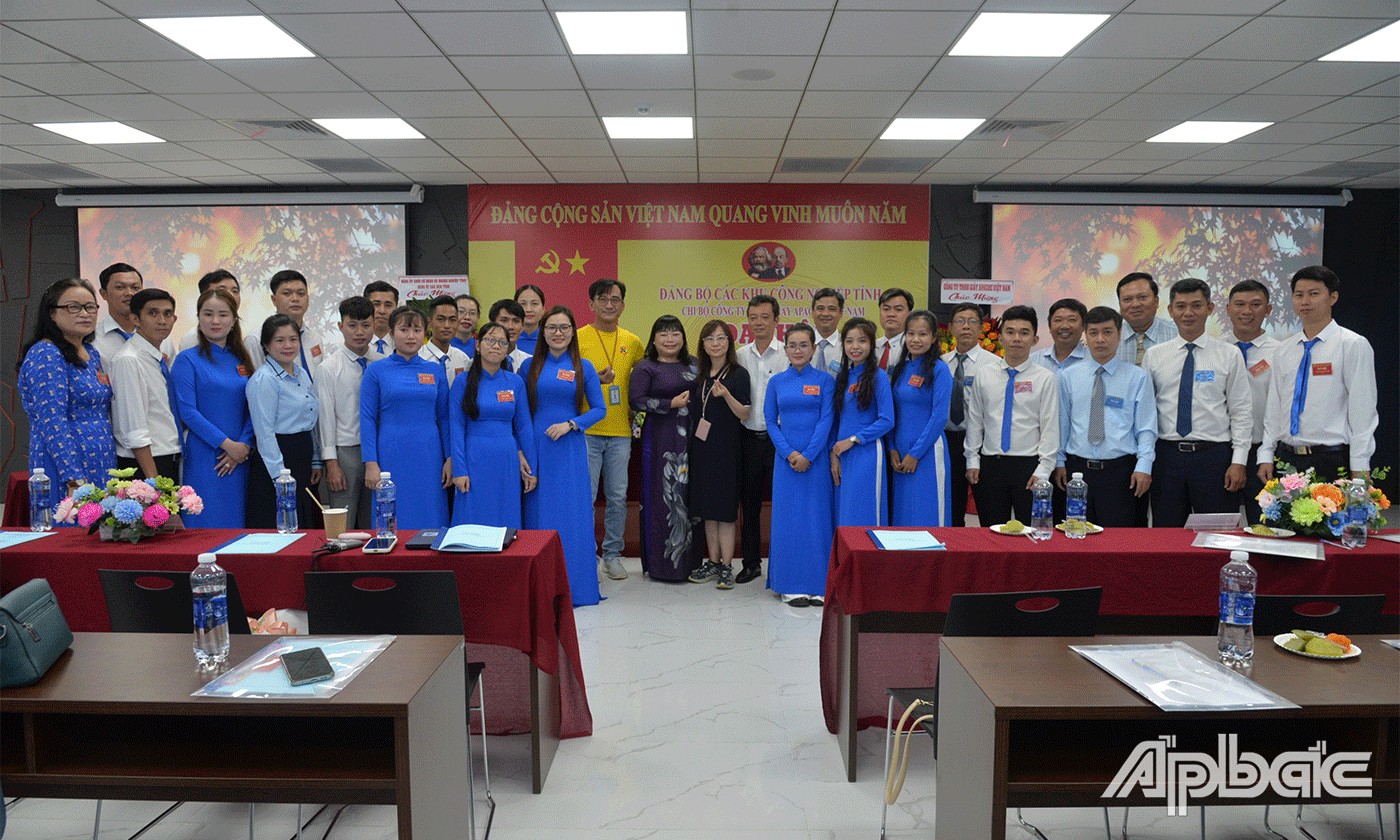 Đại biểu chụp ảnh lưu niệm tại Đại hội.