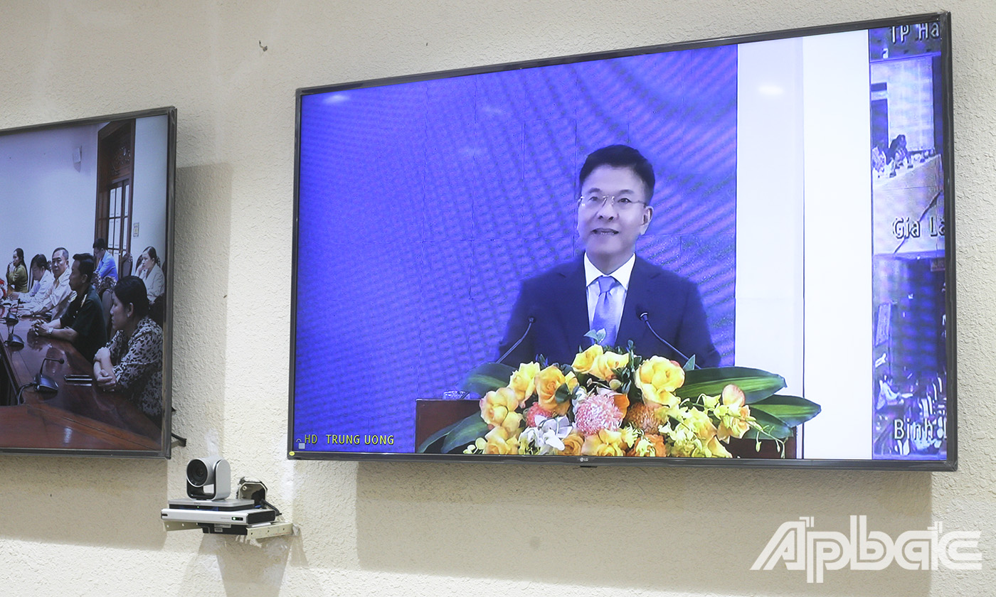 Phó Thủ tướng phát biểu chỉ đạo tại hội nghị.