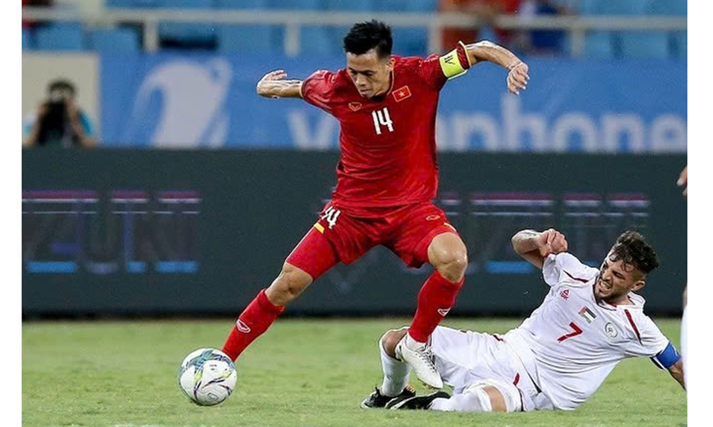 Văn Quyết luôn là tấm gương cho các đàn em về sự lăn xả,