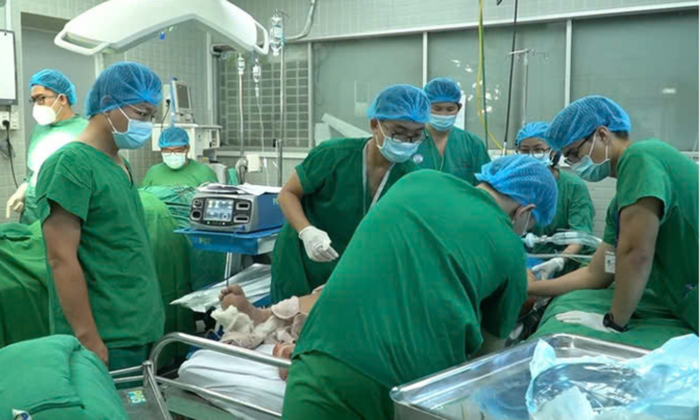 Một ca phẫu thuật tại Khoa Phẫu thuật - Gây mê hồi sức, Bệnh viện Chợ Rẫy.