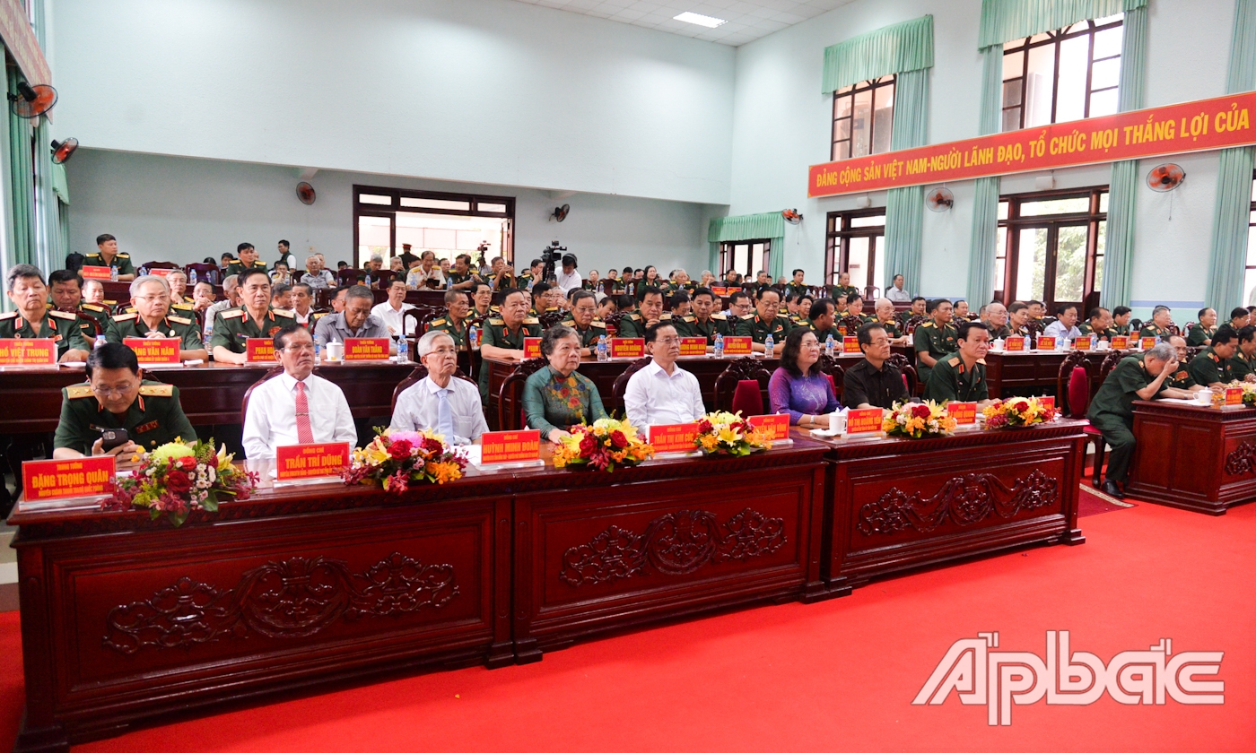 Đại biểu dự Lễ kỷ niệm.