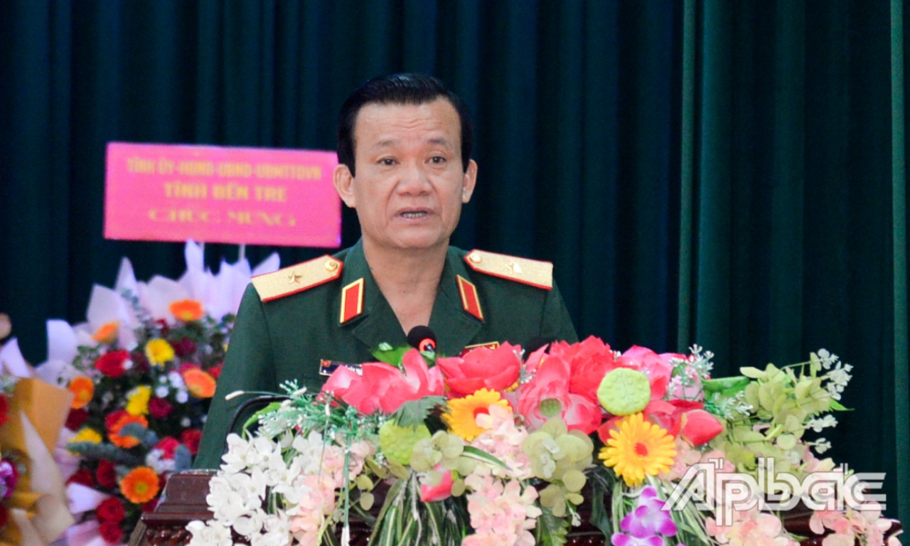 Thiếu tướng Hồ Văn Thái, Bí thư Đảng ủy, Chính ủy Quân khu 9 phát biểu tại buổi lễ.