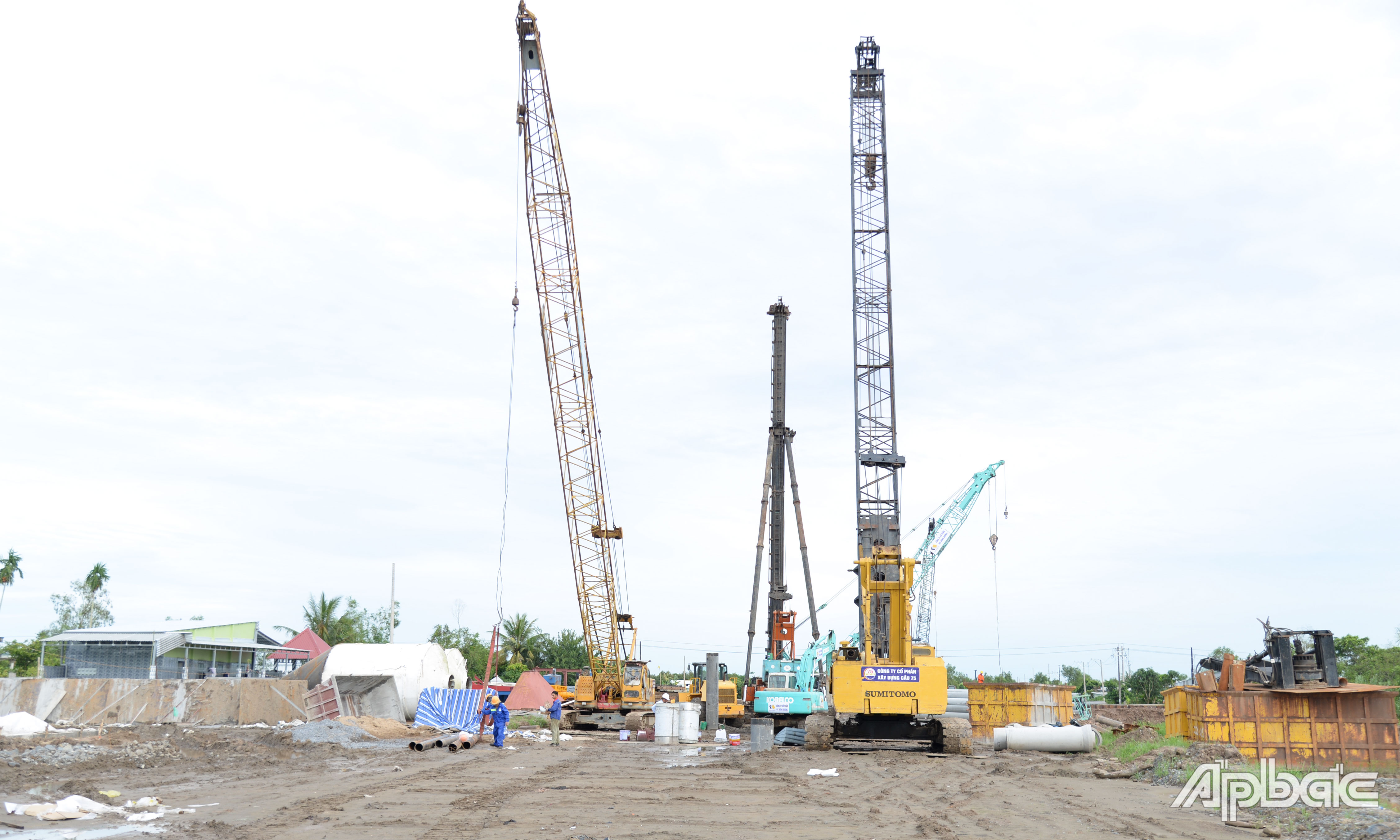 Các nhà thầu đang triển khai 21 mũi thi công.