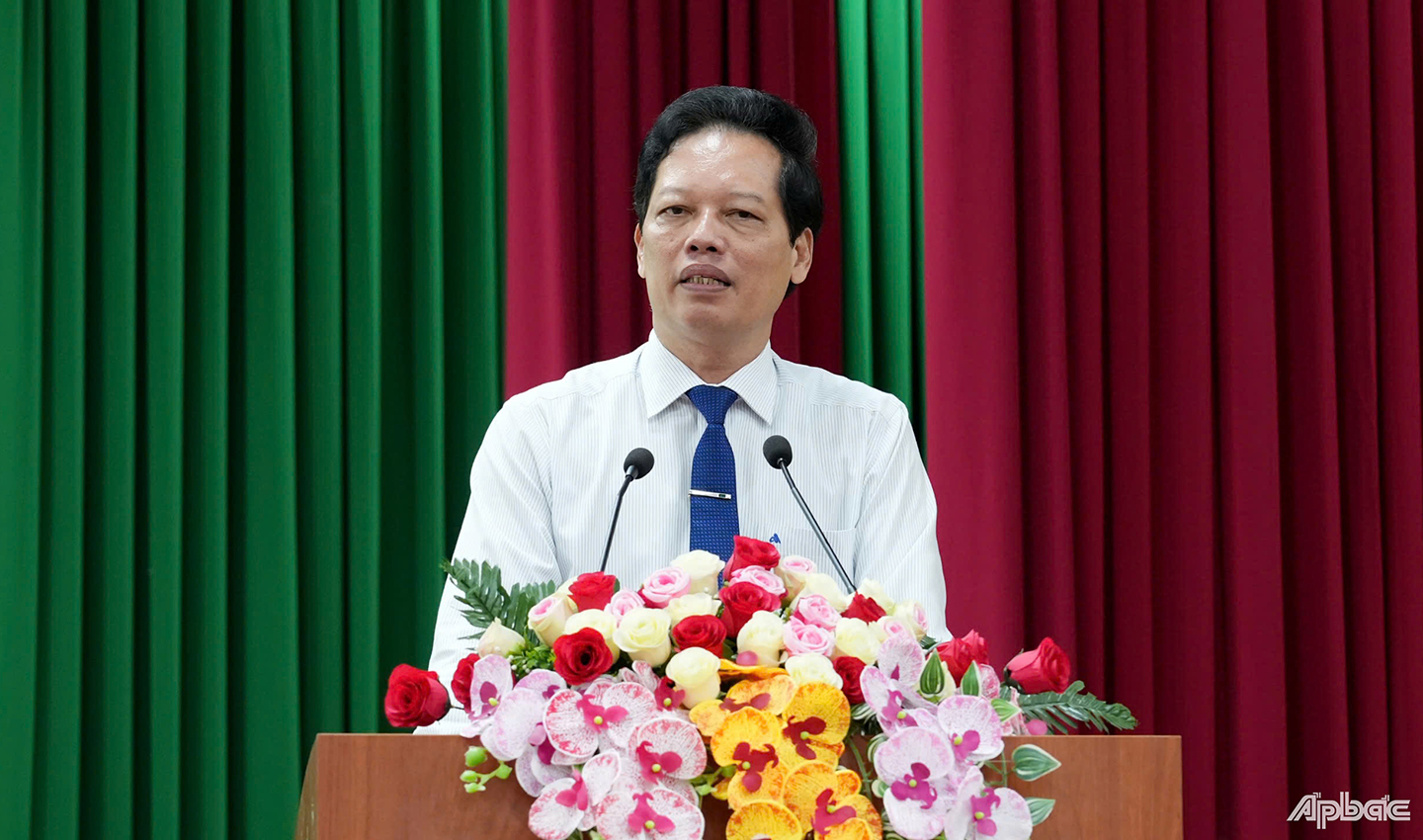 Đồng chí Nguyễn Thành Diệu, Tỉnh Ủy viên, Phó Chủ Tịch UBND tỉnh phát biểu chúc mừng hội nghị