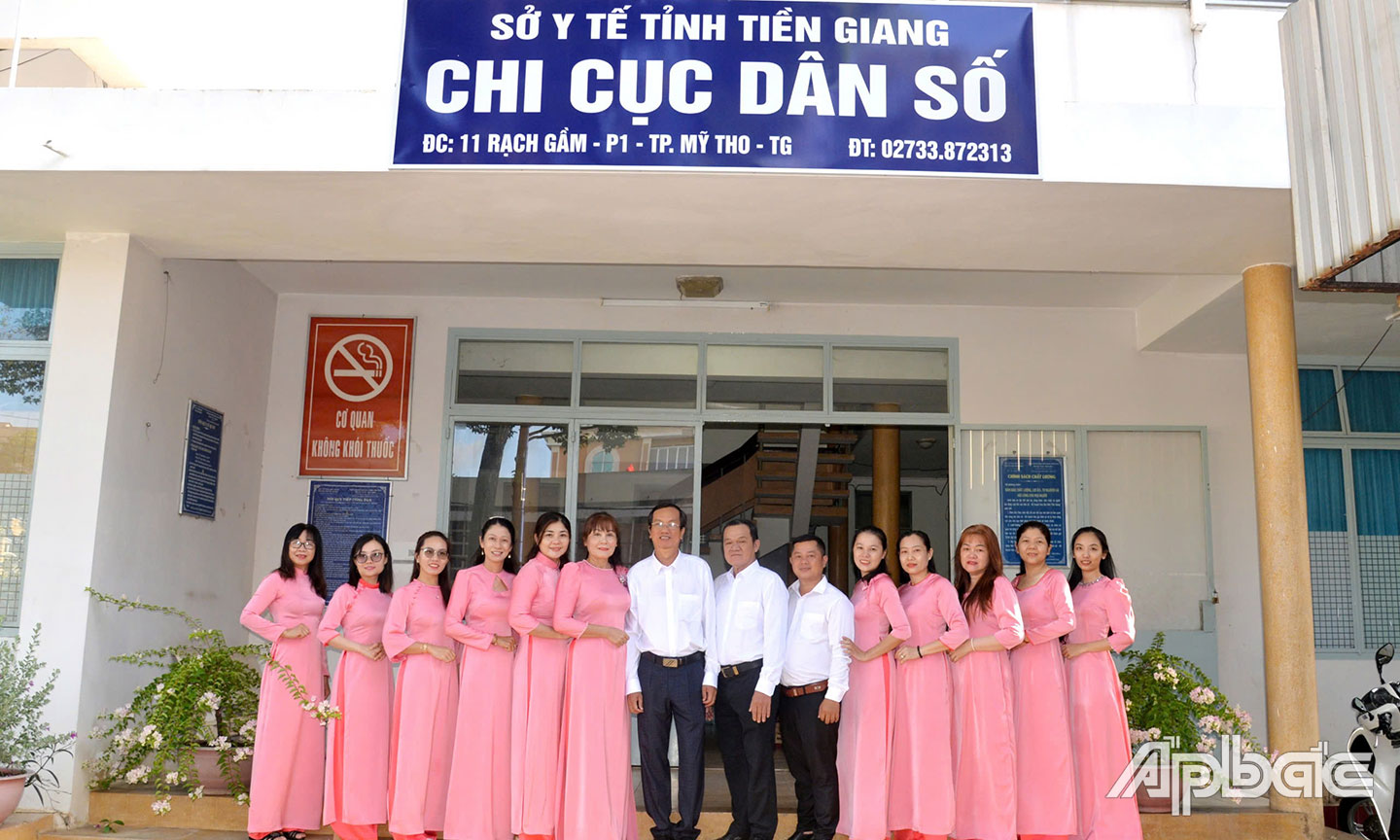 Tập thể cán bộ, viên chức Chi cục Dân số tỉnh quyết tâm thực hiện xuất sắc chức năng, nhiệm vụ được giao.