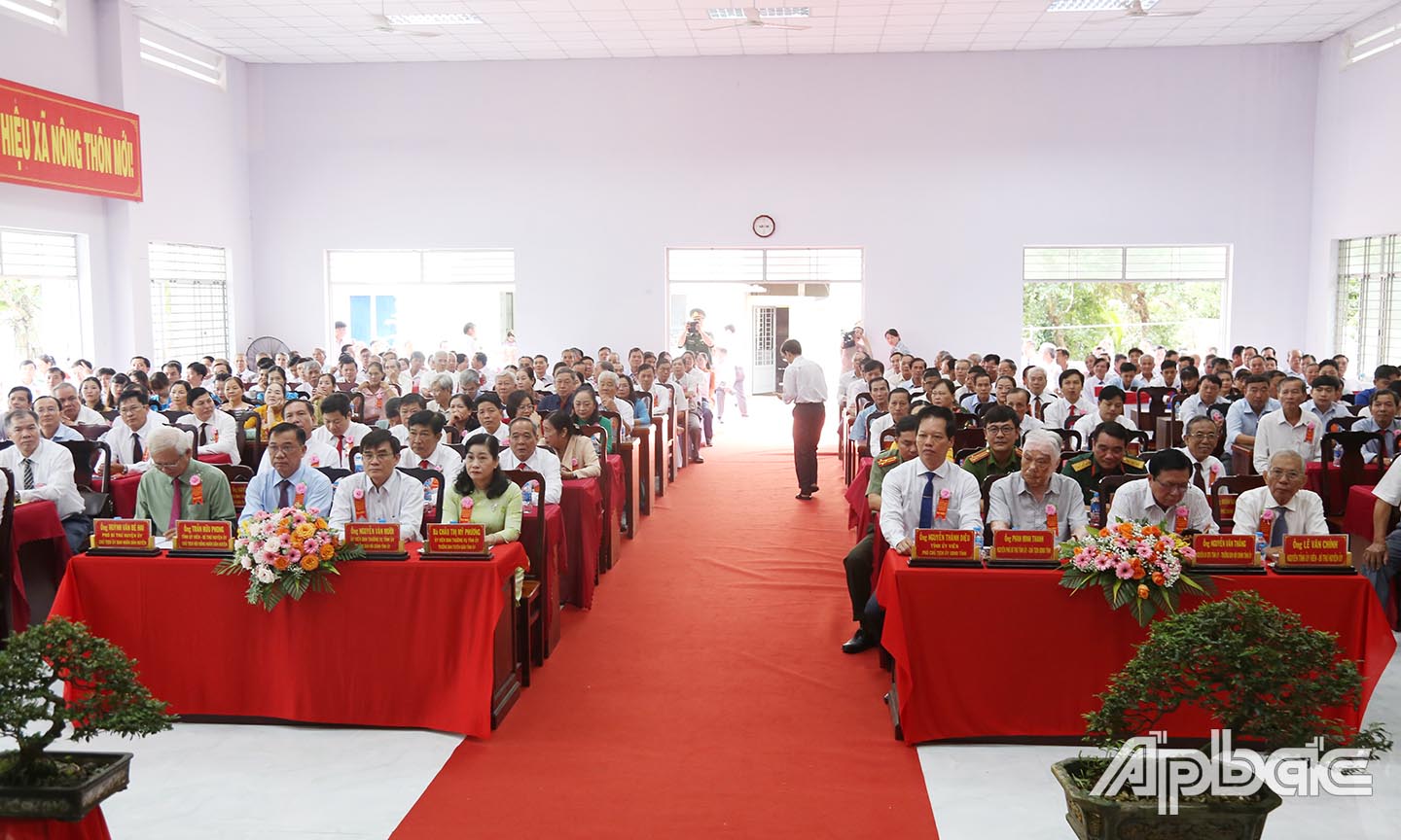 Các đại biểu về tham dự hội nghị.