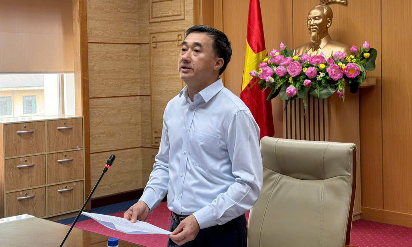 Thứ trưởng Bộ Y tế Trần Văn Thuấn phát biểu tại Hội thảo.