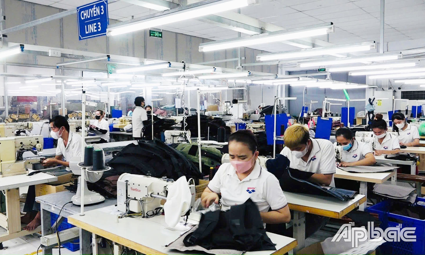 Thị trấn thu hút nhiều doanh nghiệp đến đầu tư kinh doanh, góp phần phát triển kinh tế địa phương.