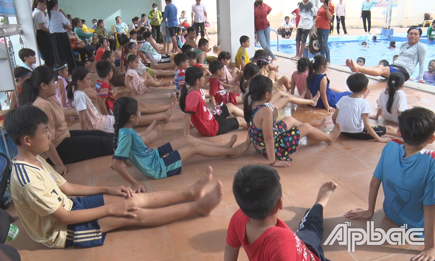 Phổ cặp chống đuối nước cho trẻ em.