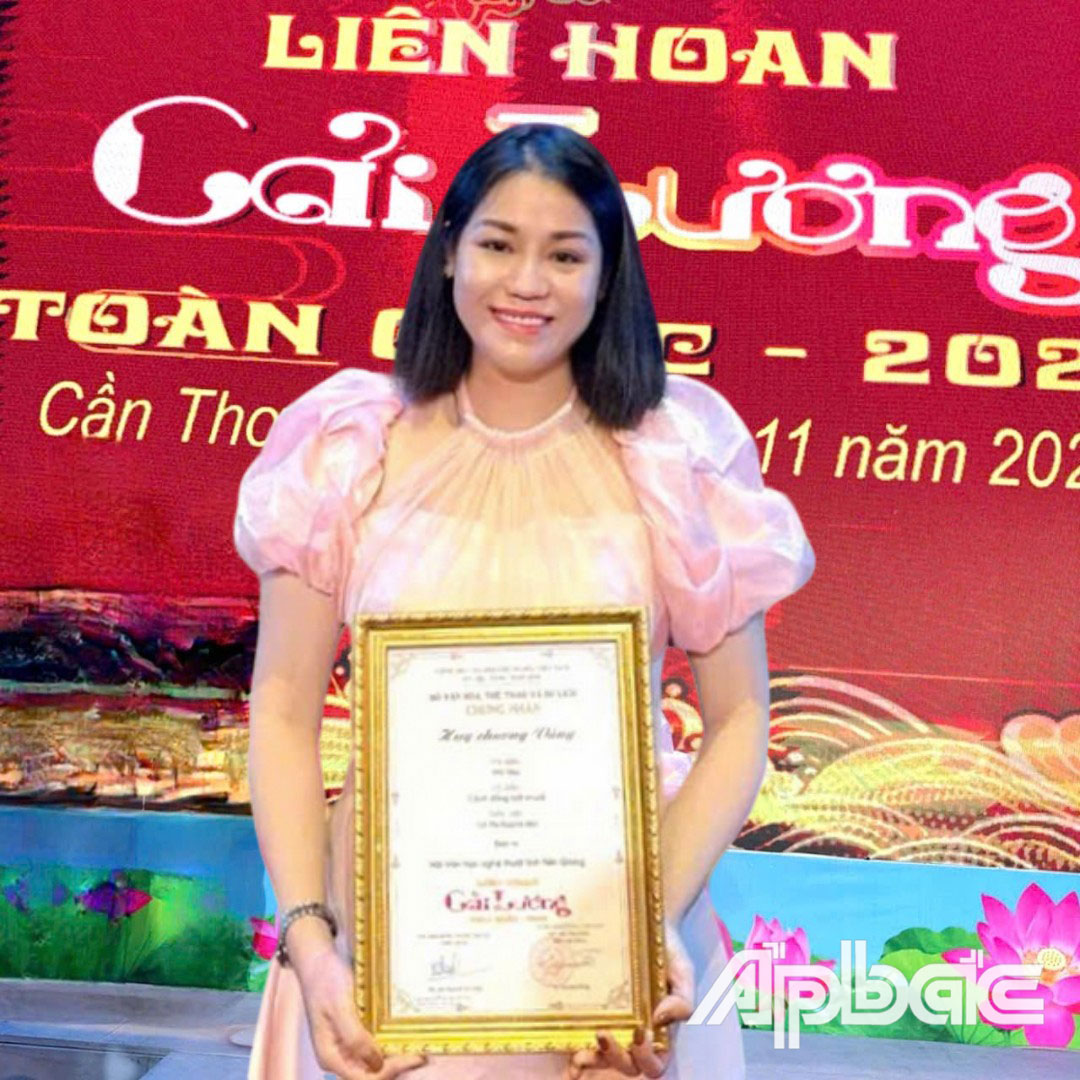 Nghệ sĩ Võ Huỳnh Mơ đoạt Huy chương Vàng