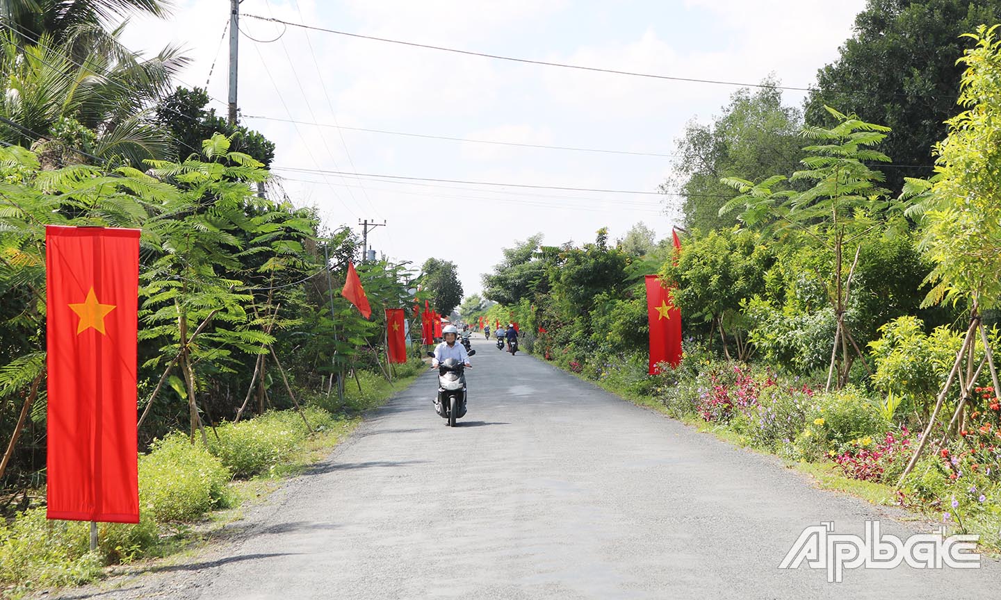 Diện mạo quê hương thay đổi đáng kể nhờ chương trình xây dựng nông thôn mới. 