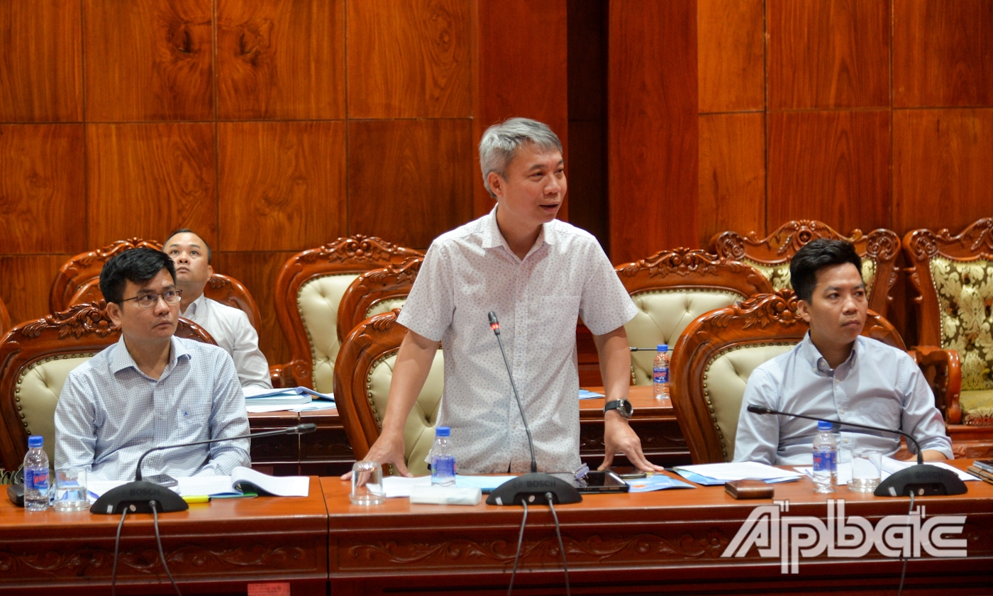 Thành viên đoàn công tác phát biểu ý kiến. 