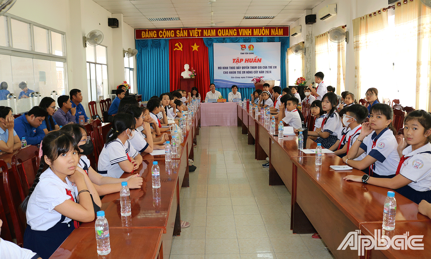 Quang cảnh buổi tập huấn