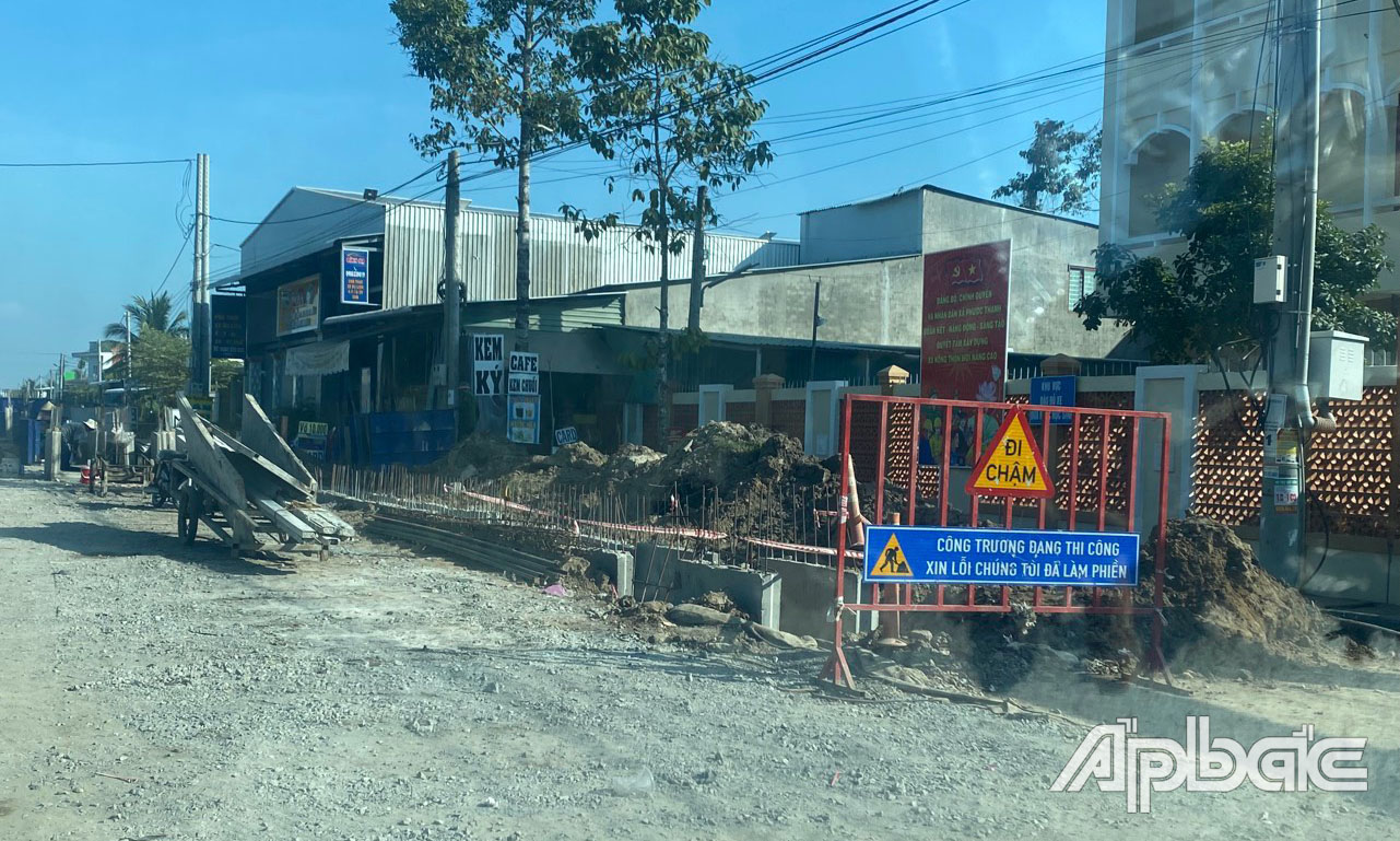 Các khuôn đúc tập kết đã bắt đầu di dời sang vị trí khác.