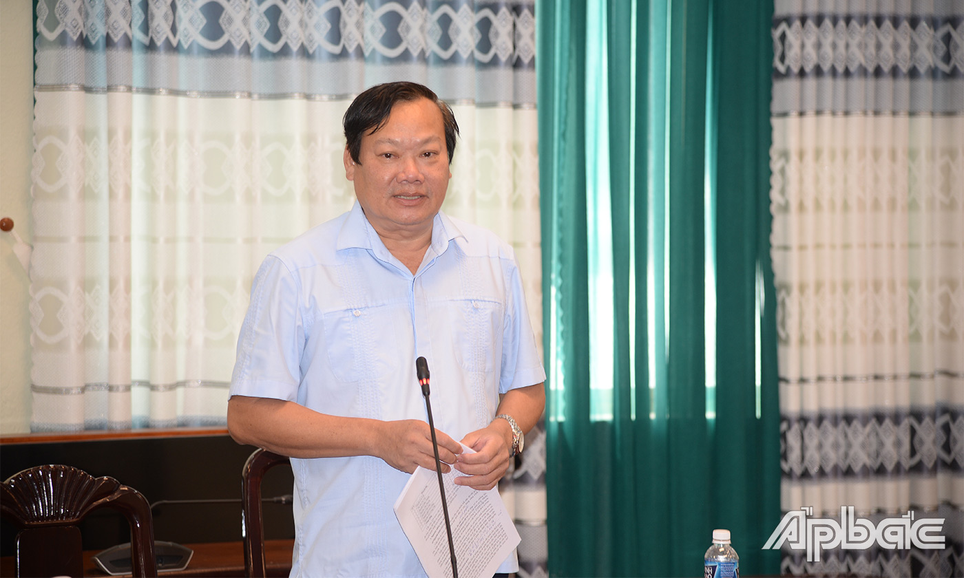 Đồng chí Nguyễn Hữu Lợi phát biểu kết luận cuộc họp