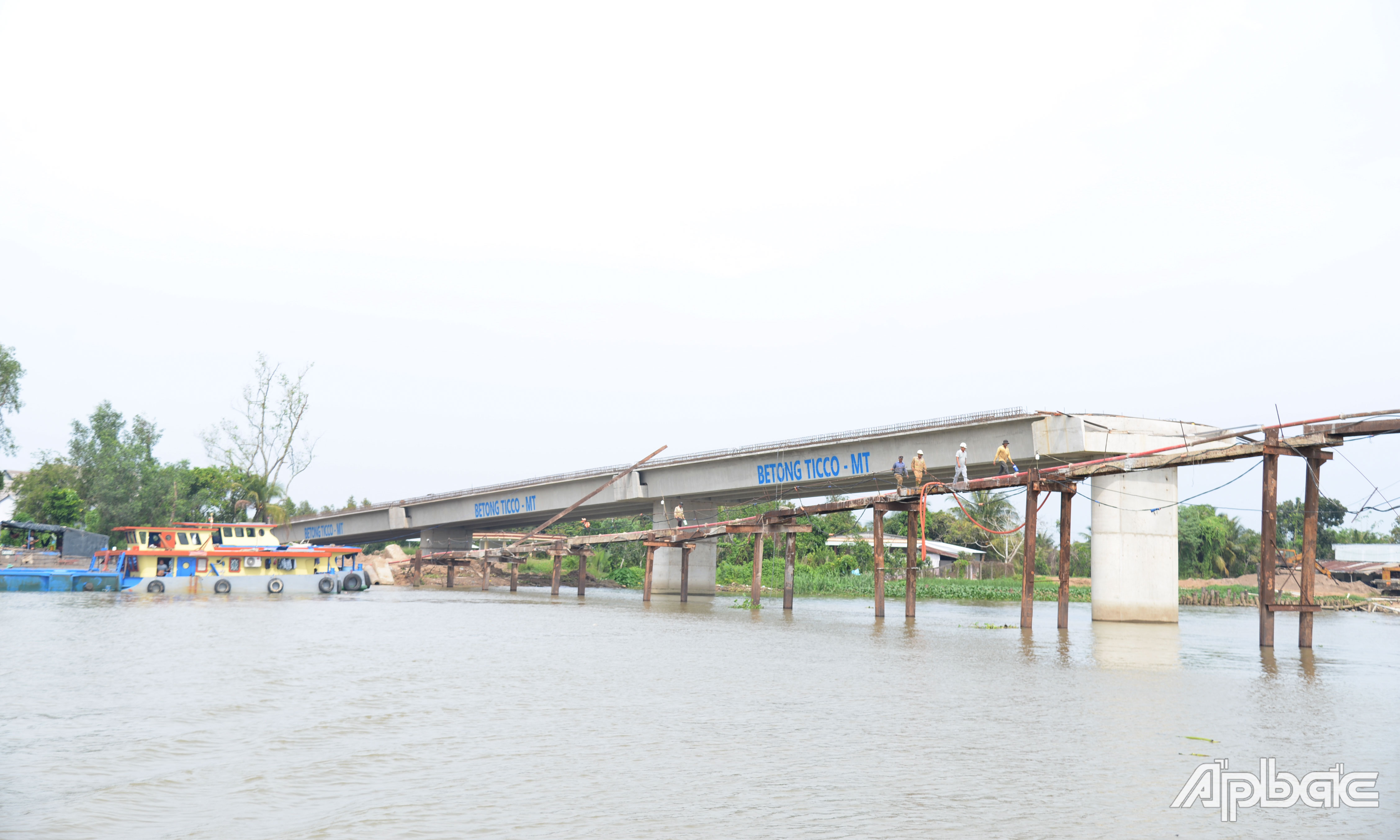 Cầu Tân Phong đang dần lộ diện.