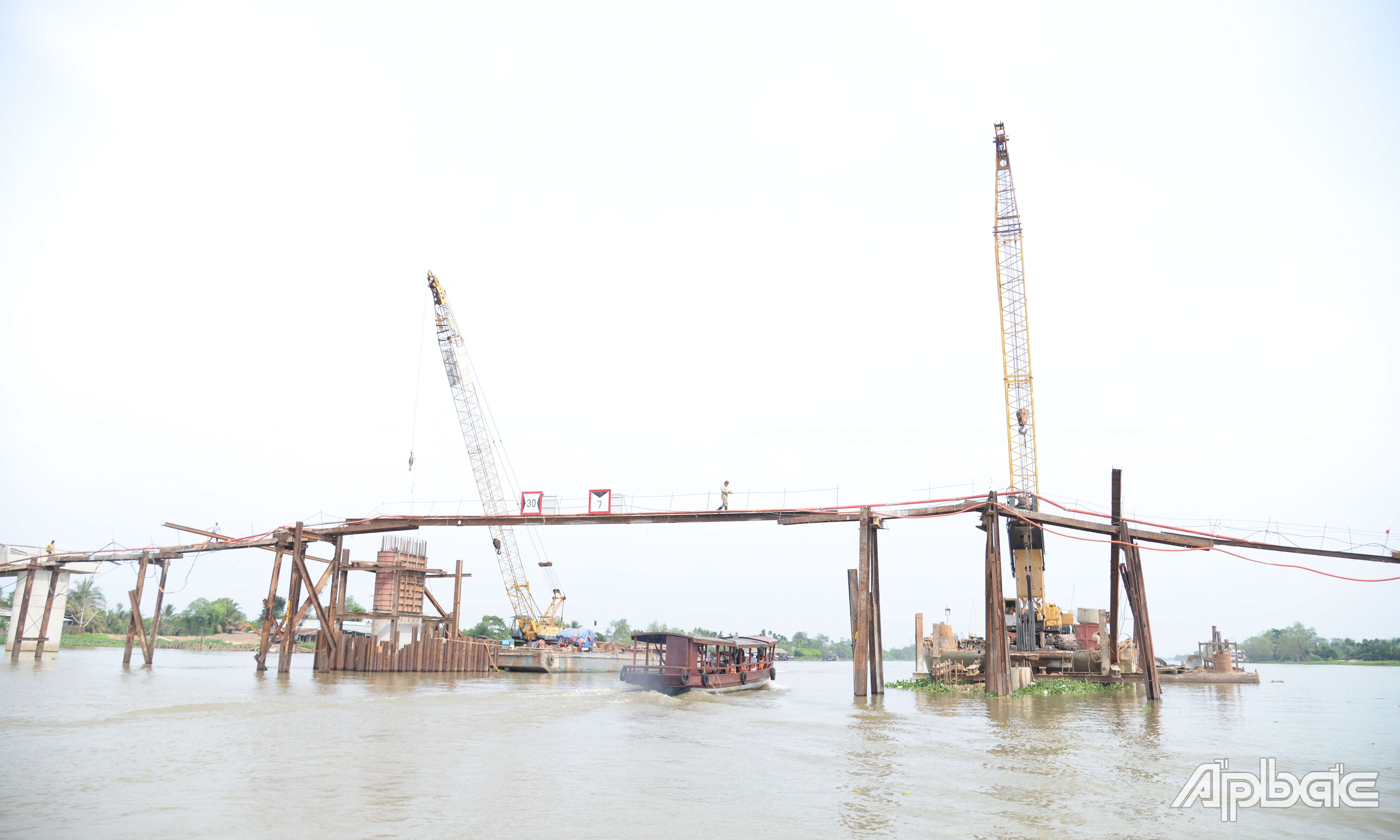 Tiến độ cầu Tân Phong đang được tập trung đẩy nhanh.